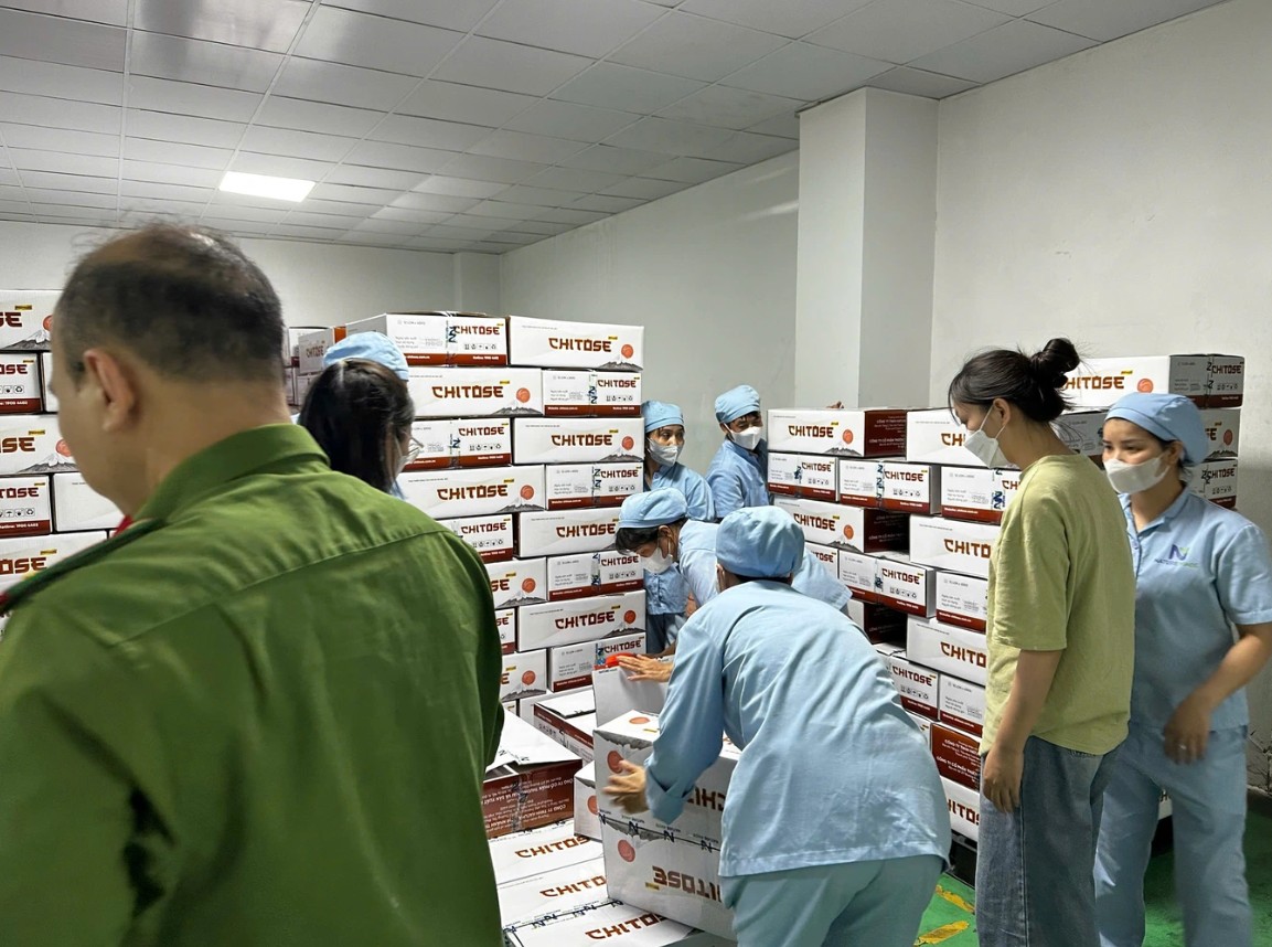 Bộ Công an kêu gọi những ai đang sử dụng sữa HIUP 27 nhanh chóng đến trình báo để phục vụ điều tra- Ảnh 2. Bộ Công an kêu gọi những ai đang sử dụng sữa HIUP 27 nhanh chóng đến trình báo để phục vụ điều tra- Ảnh 2.