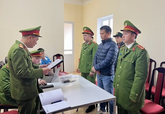 Những người đã mua cổ phiếu này khẩn trương đến cơ quan công an phối hợp làm việc- Ảnh 1. Những người đã mua cổ phiếu này khẩn trương đến cơ quan công an phối hợp làm việc- Ảnh 1.