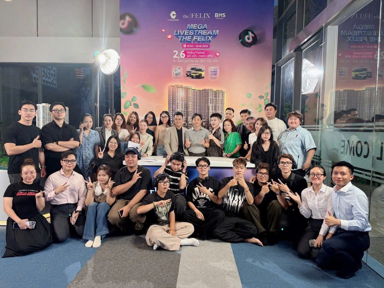 Chuyện gì đây: Cường Đô la livestream bán nhà, nhận tới hơn 500 booking- Ảnh 1. Chuyện gì đây: Cường Đô la livestream bán nhà, nhận tới hơn 500 booking- Ảnh 1.