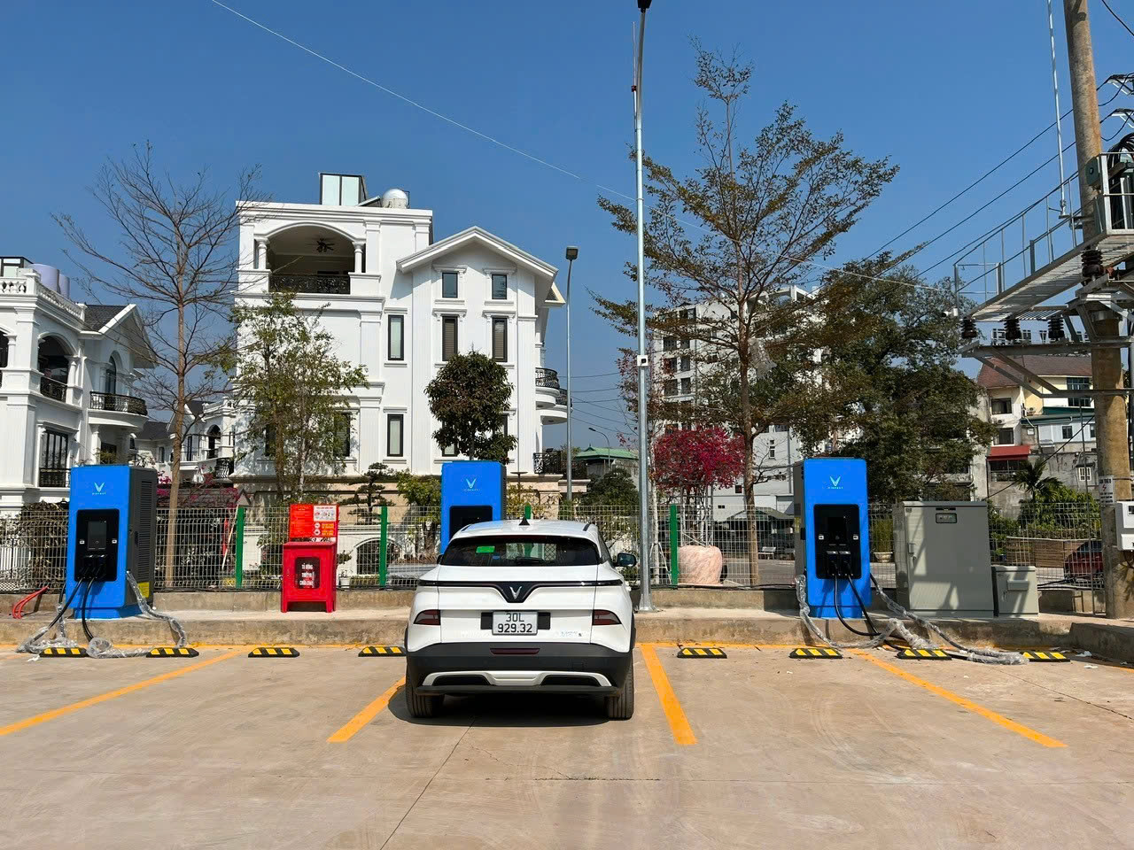 Trạm sạc xe điện VinFast liên tục mở mới, người dùng Việt yên tâm chuyển đổi xanh- Ảnh 2. Trạm sạc xe điện VinFast liên tục mở mới, người dùng Việt yên tâm chuyển đổi xanh- Ảnh 2.