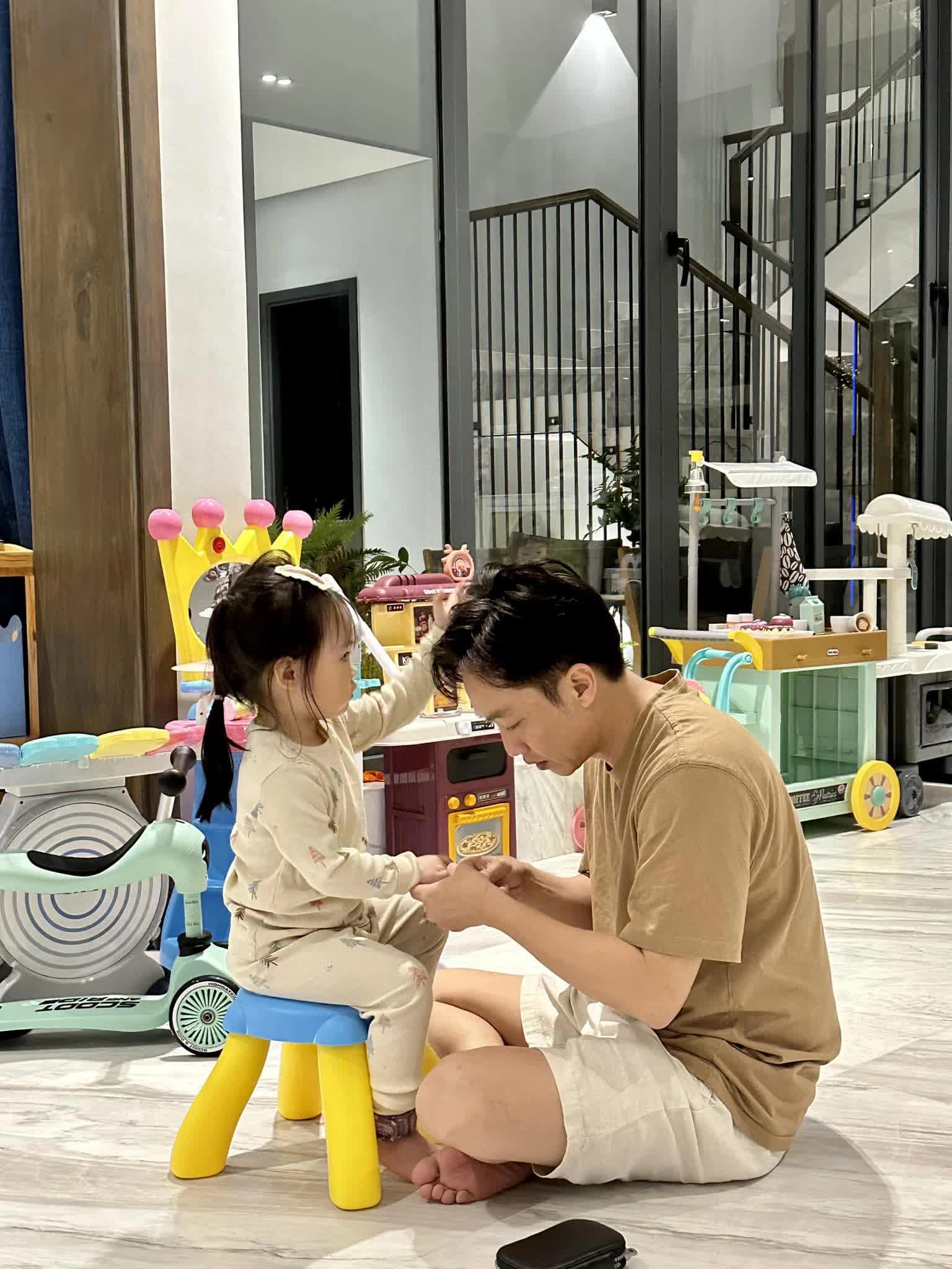 Sao Việt bỏ tiền tỷ đầu tư khu vui chơi tại gia cho con: Từ trung tâm thương mại tới sân chơi rộng lớn ai nhìn cũng mê- Ảnh 14. Sao Việt bỏ tiền tỷ đầu tư khu vui chơi tại gia cho con: Từ trung tâm thương mại tới sân chơi rộng lớn ai nhìn cũng mê- Ảnh 14.