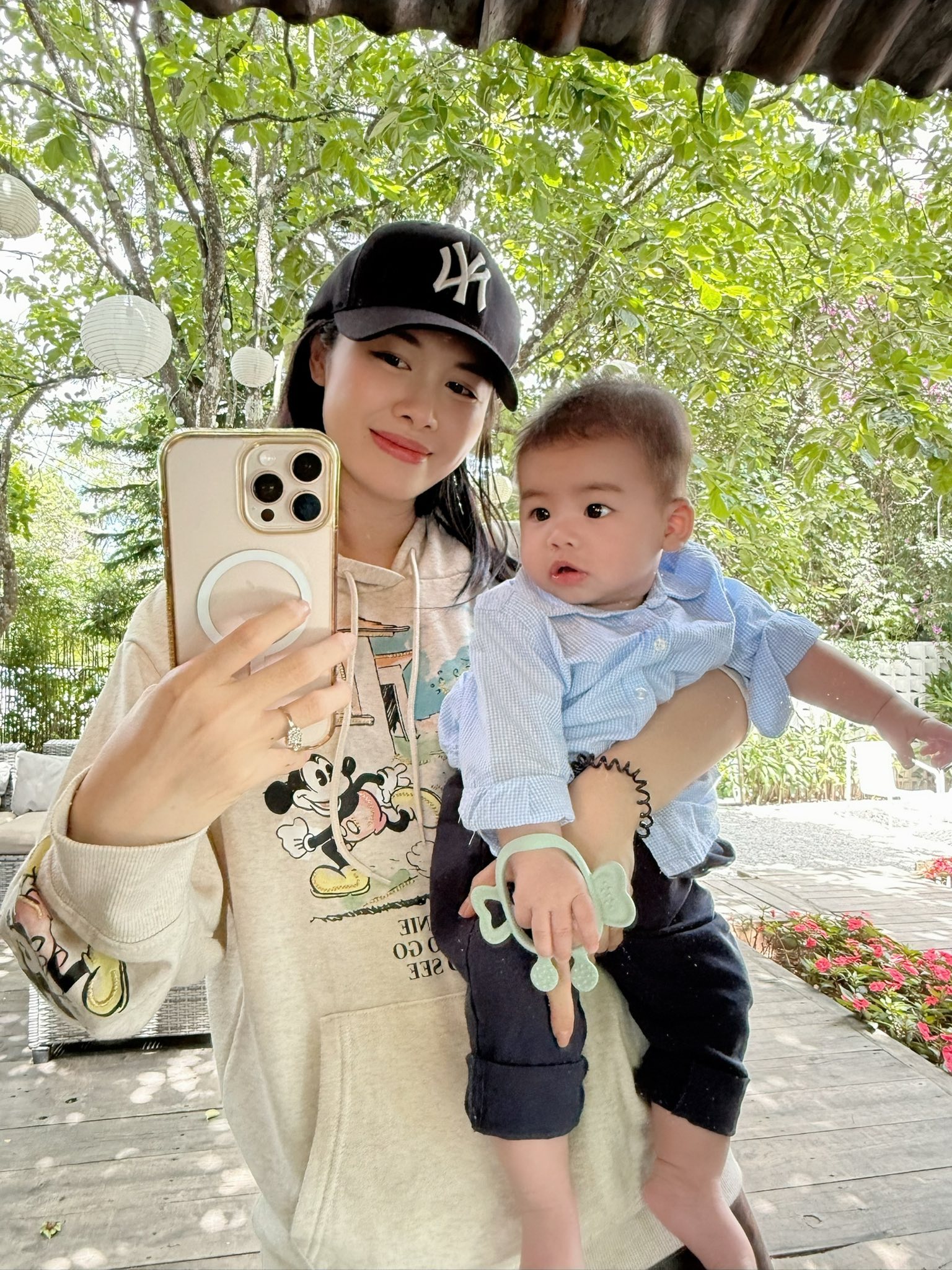 Chuyến đi xa đầu đời của bé út nhà Đăng Khôi - Thủy Anh: Dân tình vừa được dịp ngắm cả 3 quý tử, vừa ngạc nhiên với visual không thua gì bố của cậu cả- Ảnh 5. Chuyến đi xa đầu đời của bé út nhà Đăng Khôi - Thủy Anh: Dân tình vừa được dịp ngắm cả 3 quý tử, vừa ngạc nhiên với visual không thua gì bố của cậu cả- Ảnh 5.