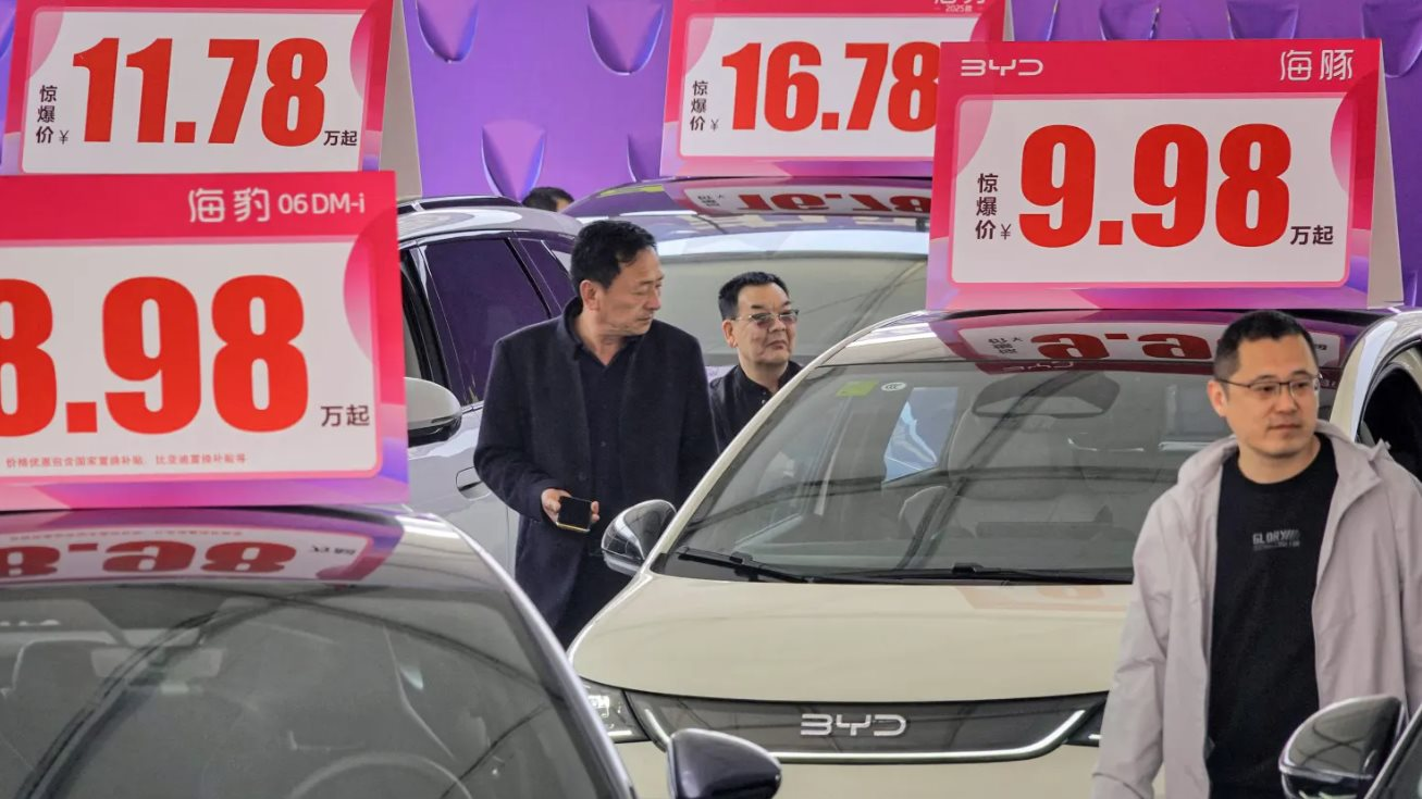 Nguyên nhân thật sự khiến thị trường xe điện Trung Quốc náo loạn khi BYD giảm giá 30%?- Ảnh 1. Nguyên nhân thật sự khiến thị trường xe điện Trung Quốc náo loạn khi BYD giảm giá 30%?- Ảnh 1.