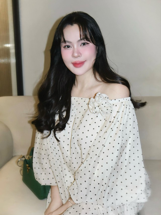 Hoa hậu Việt vướng tin mang thai giả: Chồng bị đồn thổi về giới tính, đang sống biệt thự 200 tỷ- Ảnh 1. Hoa hậu Việt vướng tin mang thai giả: Chồng bị đồn thổi về giới tính, đang sống biệt thự 200 tỷ- Ảnh 1.