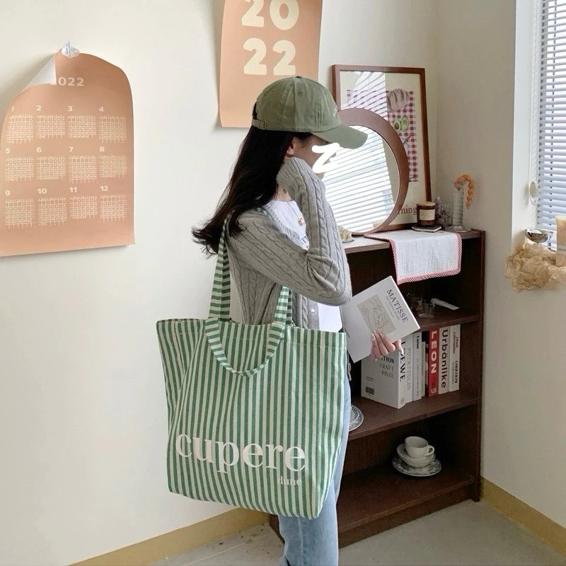 Hà Tăng, Song Hye Kyo tìm ra chiếc túi hoàn hảo nhất cho mùa hè, style nào cũng diện đẹp- Ảnh 11.