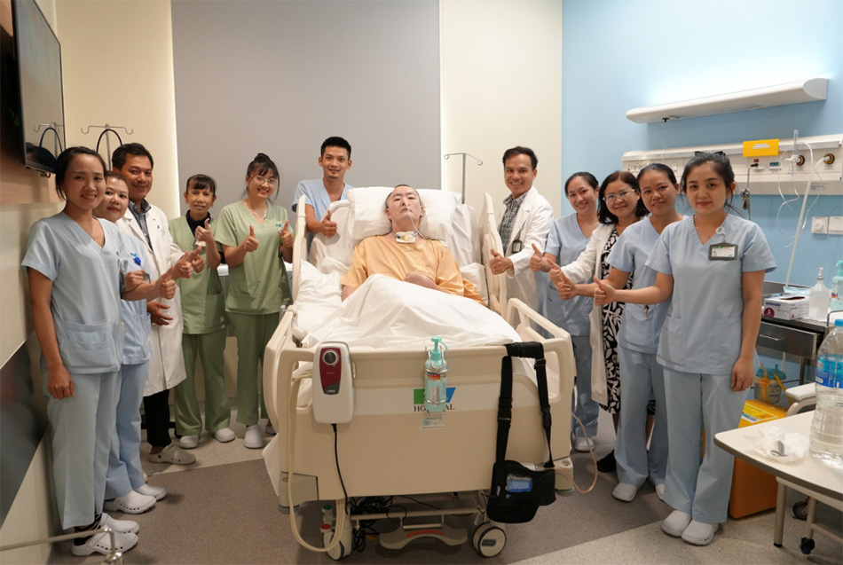 Những nét chữ trên khăn giấy và chuyện một người Hàn Quốc được bác sĩ Việt "hồi sinh" sau 80 ngày sống thực vật, không người thân- Ảnh 1. Những nét chữ trên khăn giấy và chuyện một người Hàn Quốc được bác sĩ Việt "hồi sinh" sau 80 ngày sống thực vật, không người thân- Ảnh 1.