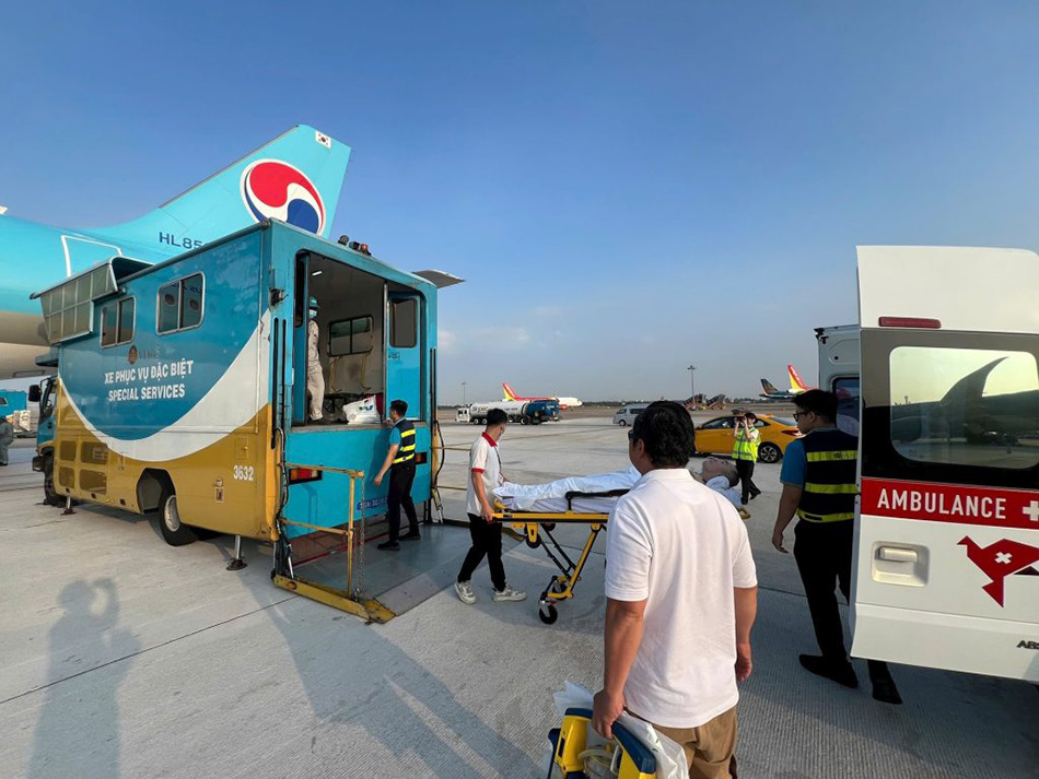 Những nét chữ trên khăn giấy và chuyện một người Hàn Quốc được bác sĩ Việt "hồi sinh" sau 80 ngày sống thực vật, không người thân- Ảnh 4. Những nét chữ trên khăn giấy và chuyện một người Hàn Quốc được bác sĩ Việt "hồi sinh" sau 80 ngày sống thực vật, không người thân- Ảnh 4.