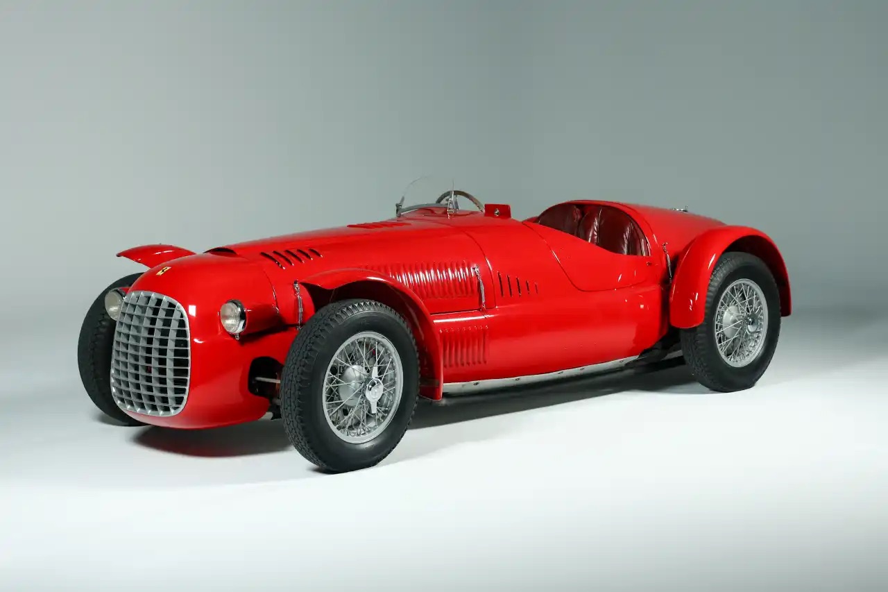 Siêu xe Ferrari bán giá kỷ lục 220 tỷ đồng: Đã 77 năm tuổi, là 1 trong 9 chiếc được sản xuất trên toàn thế giới- Ảnh 1.