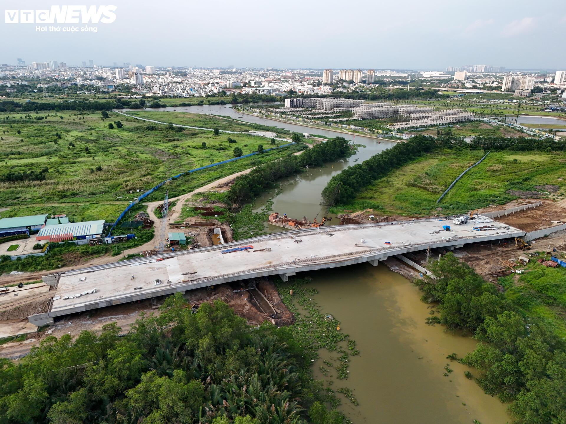 Tuyến đường Liên Phường sắp về đích, giảm áp lực giao thông khu Đông TP.HCM- Ảnh 7. Tuyến đường Liên Phường sắp về đích, giảm áp lực giao thông khu Đông TP.HCM- Ảnh 7.