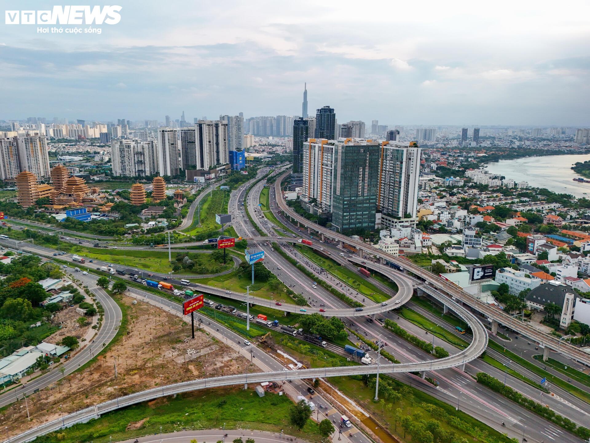 Tuyến đường Liên Phường sắp về đích, giảm áp lực giao thông khu Đông TP.HCM- Ảnh 4. Tuyến đường Liên Phường sắp về đích, giảm áp lực giao thông khu Đông TP.HCM- Ảnh 4.