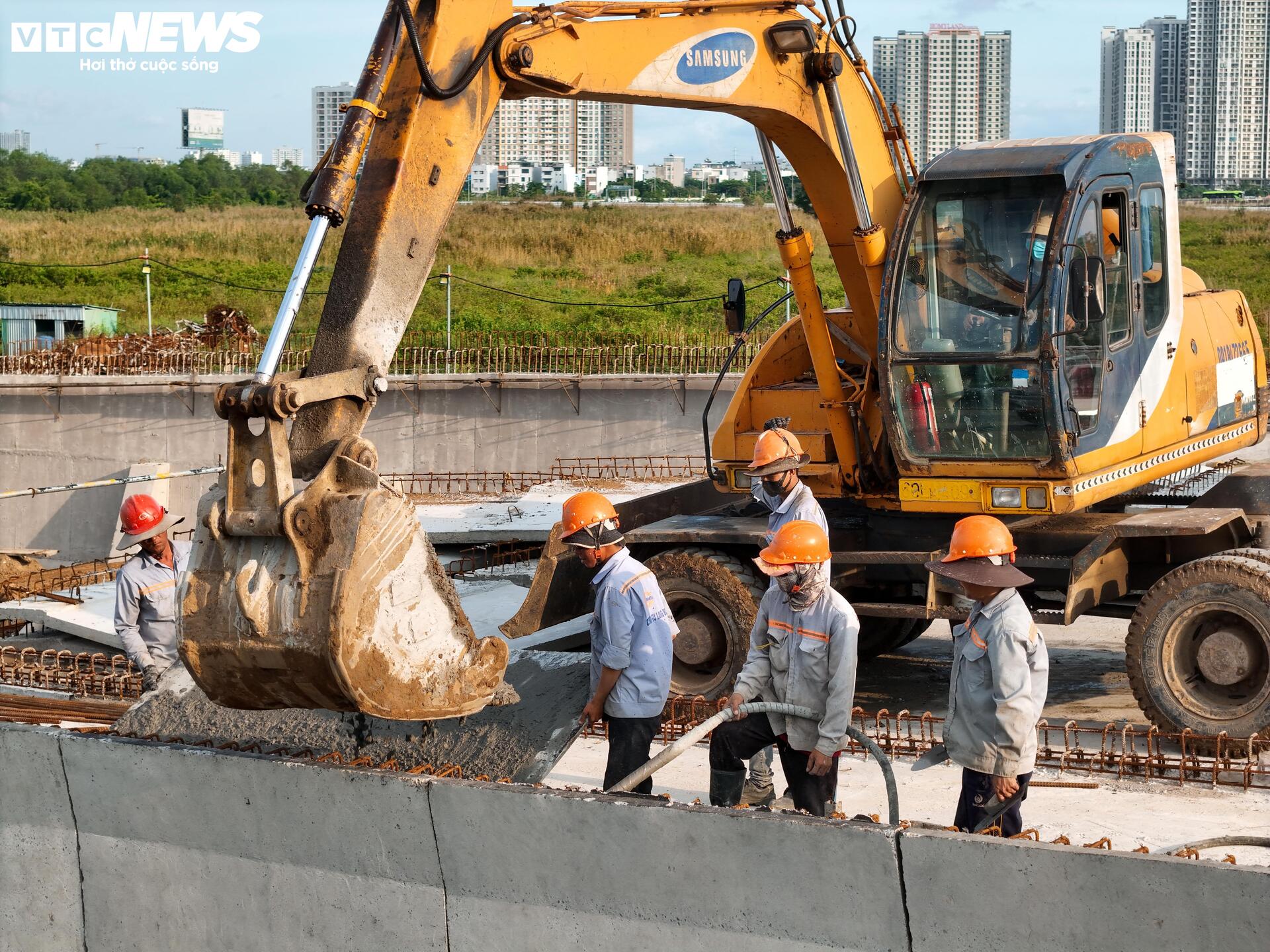 Tuyến đường Liên Phường sắp về đích, giảm áp lực giao thông khu Đông TP.HCM- Ảnh 3. Tuyến đường Liên Phường sắp về đích, giảm áp lực giao thông khu Đông TP.HCM- Ảnh 3.