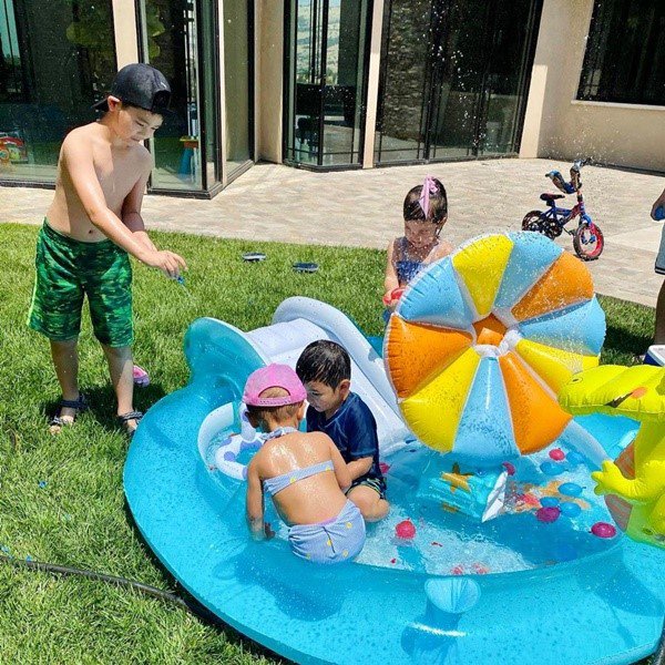 Sao Việt bỏ tiền tỷ đầu tư khu vui chơi tại gia cho con: Từ trung tâm thương mại tới sân chơi rộng lớn ai nhìn cũng mê- Ảnh 27. Sao Việt bỏ tiền tỷ đầu tư khu vui chơi tại gia cho con: Từ trung tâm thương mại tới sân chơi rộng lớn ai nhìn cũng mê- Ảnh 27.
