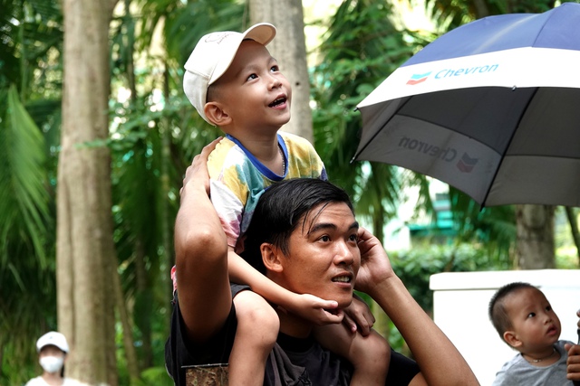 “Khối nghỉ hè” ùa vào Thảo Cầm Viên, cảnh tượng đông khó tin trong ngày 1/6 ở TP.HCM- Ảnh 7. “Khối nghỉ hè” ùa vào Thảo Cầm Viên, cảnh tượng đông khó tin trong ngày 1/6 ở TP.HCM- Ảnh 7.