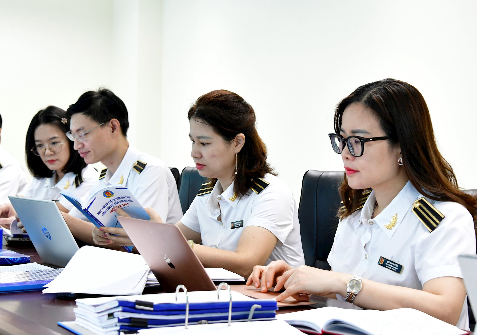 Phó Tổng KTNN Bùi Quốc Dũng: Đẩy mạnh ứng dụng CNTT vào mọi hoạt động của KTNN là nhiệm vụ trọng tâm trong 5 năm tới- Ảnh 2. Phó Tổng KTNN Bùi Quốc Dũng: Đẩy mạnh ứng dụng CNTT vào mọi hoạt động của KTNN là nhiệm vụ trọng tâm trong 5 năm tới- Ảnh 2.