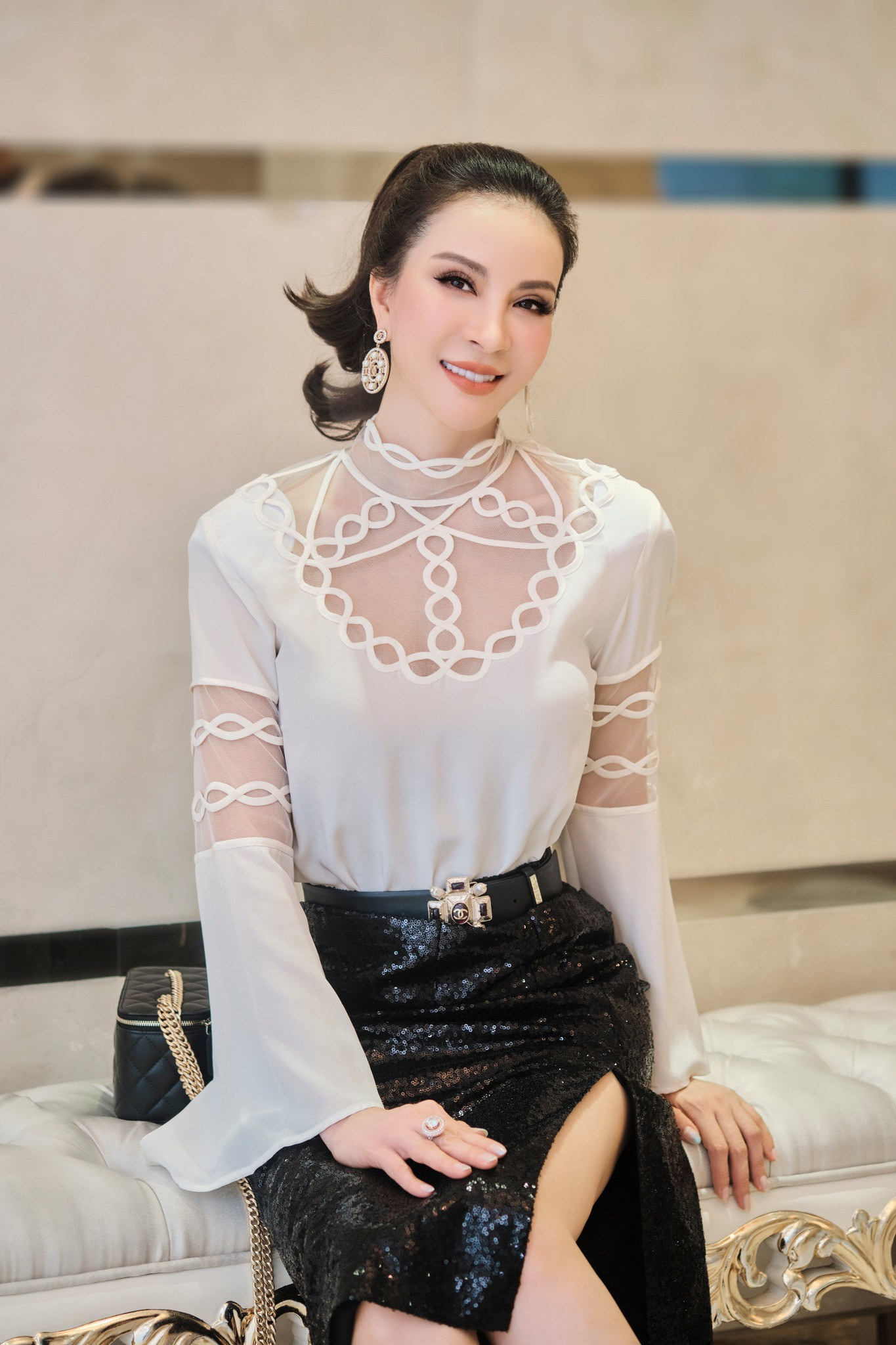 "Người đẹp không tuổi" sống một mình trong biệt thự mặt tiền, rộng 800m2, nhan sắc tuổi 52 tuổi gây sốt- Ảnh 5.