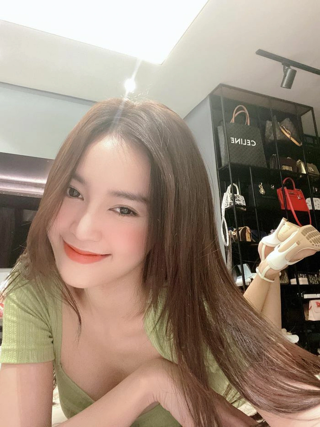 Cuộc sống của "ngọc nữ Việt" ở biệt thự 2 mặt tiền thuộc khu đắt đỏ nhất TPHCM, thu nhập 40 tỷ 1 năm- Ảnh 7. Cuộc sống của "ngọc nữ Việt" ở biệt thự 2 mặt tiền thuộc khu đắt đỏ nhất TPHCM, thu nhập 40 tỷ 1 năm- Ảnh 7.