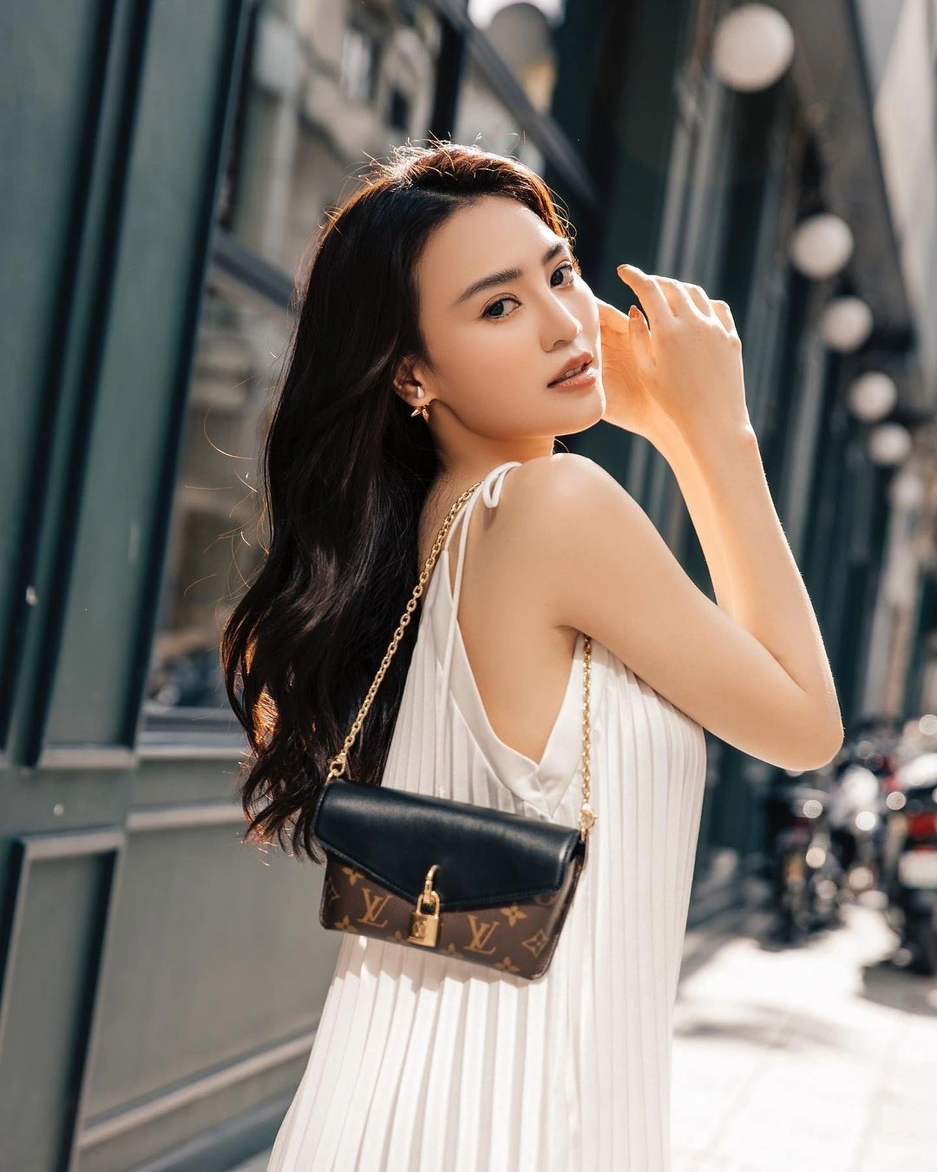 Cuộc sống của "ngọc nữ Việt" ở biệt thự 2 mặt tiền thuộc khu đắt đỏ nhất TPHCM, thu nhập 40 tỷ 1 năm- Ảnh 1. Cuộc sống của "ngọc nữ Việt" ở biệt thự 2 mặt tiền thuộc khu đắt đỏ nhất TPHCM, thu nhập 40 tỷ 1 năm- Ảnh 1.