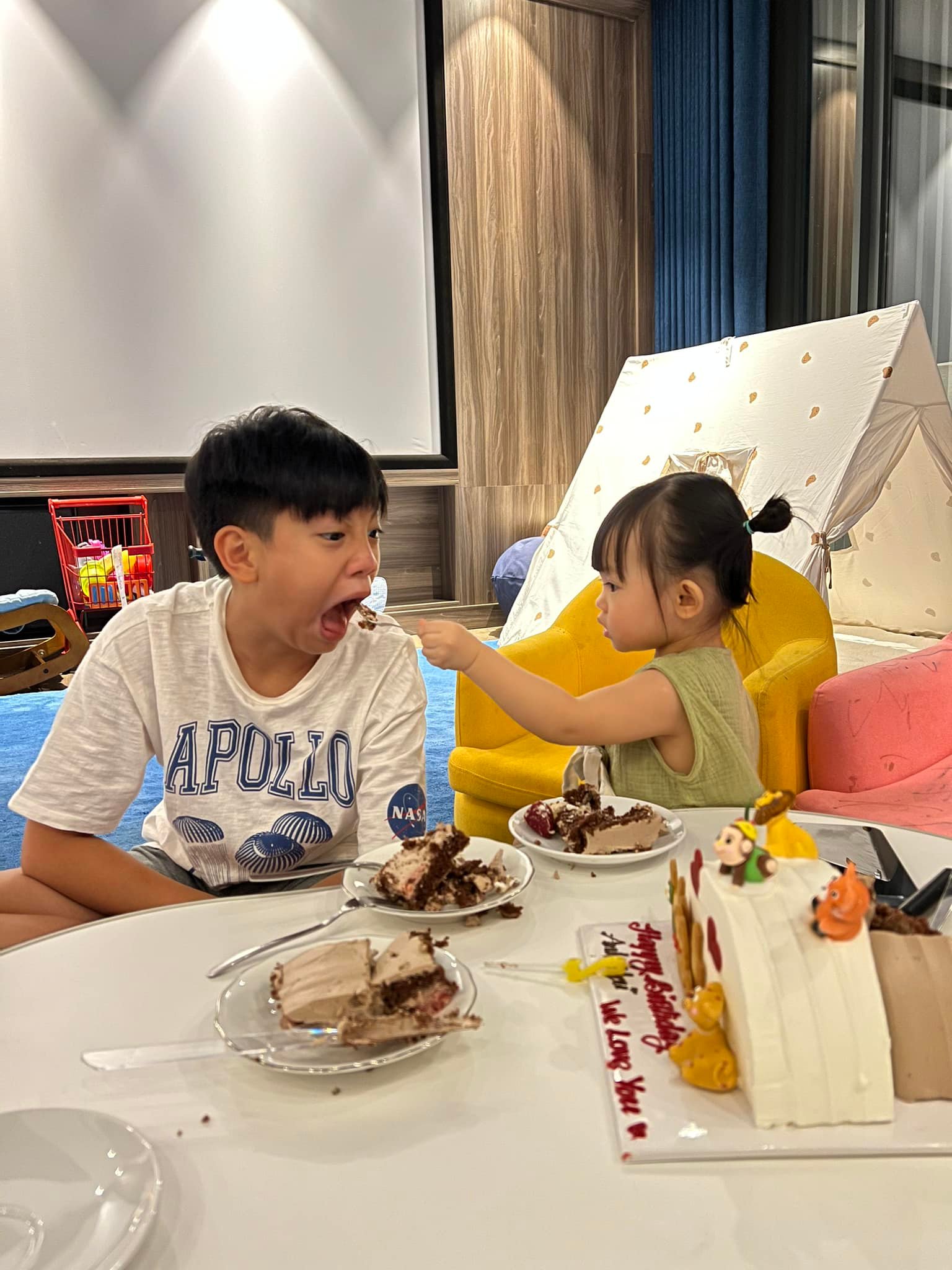 Sao Việt bỏ tiền tỷ đầu tư khu vui chơi tại gia cho con: Từ trung tâm thương mại tới sân chơi rộng lớn ai nhìn cũng mê- Ảnh 15. Sao Việt bỏ tiền tỷ đầu tư khu vui chơi tại gia cho con: Từ trung tâm thương mại tới sân chơi rộng lớn ai nhìn cũng mê- Ảnh 15.
