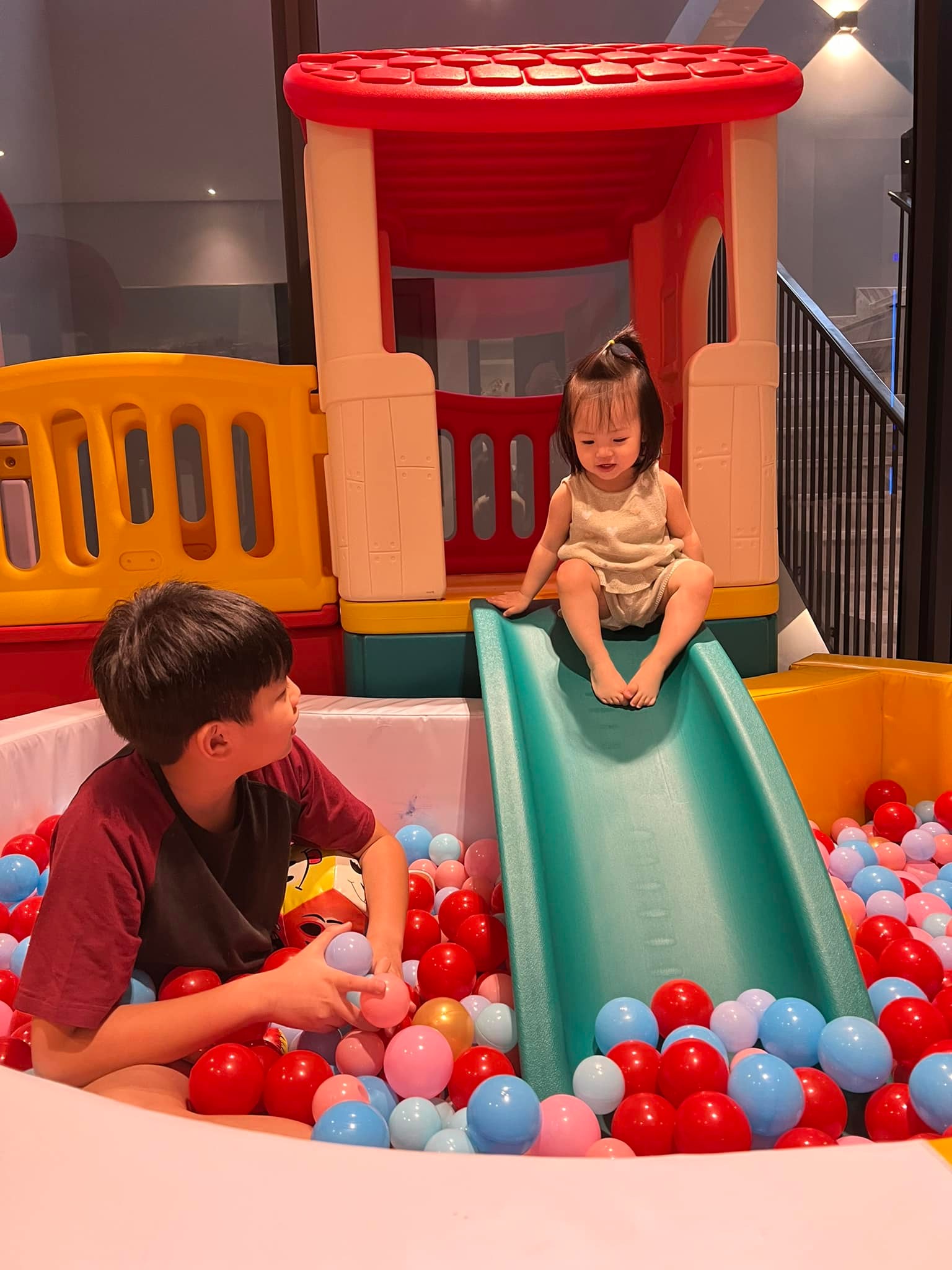 Sao Việt bỏ tiền tỷ đầu tư khu vui chơi tại gia cho con: Từ trung tâm thương mại tới sân chơi rộng lớn ai nhìn cũng mê- Ảnh 13. Sao Việt bỏ tiền tỷ đầu tư khu vui chơi tại gia cho con: Từ trung tâm thương mại tới sân chơi rộng lớn ai nhìn cũng mê- Ảnh 13.