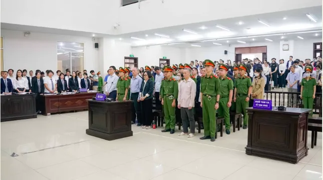 Cựu Chủ tịch Tập đoàn FLC Trịnh Văn Quyết chuẩn bị hầu tòa phúc thẩm lần thứ 3- Ảnh 2. Cựu Chủ tịch Tập đoàn FLC Trịnh Văn Quyết chuẩn bị hầu tòa phúc thẩm lần thứ 3- Ảnh 2.