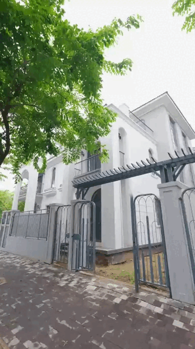 Cặp đôi 290 triệu like khoe biệt thự 180m², chưa decor gì vẫn hút hơn 3 triệu người xem- Ảnh 4. Cặp đôi 290 triệu like khoe biệt thự 180m², chưa decor gì vẫn hút hơn 3 triệu người xem- Ảnh 4.