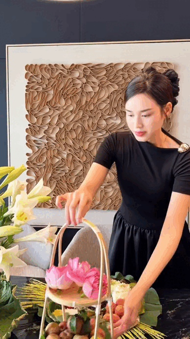 Viral khoảnh khắc Đỗ Hà đi chợ cùng bạn trai thiếu gia, netizen 