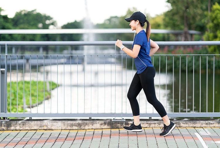 Sai lầm khi đi bộ khiến chị em Sai lầm khi đi bộ khiến chị em