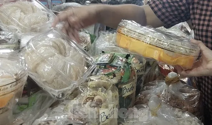 Cận cảnh 'hàng hiệu giá bèo' cần là có ở chợ truyền thống TPHCM- Ảnh 11.