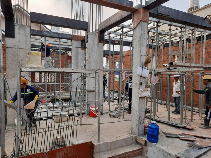 Bỏ giấy phép xây dựng: Người dân, doanh nghiệp bớt được khoản phí 'không tên'- Ảnh 2. Bỏ giấy phép xây dựng: Người dân, doanh nghiệp bớt được khoản phí 'không tên'- Ảnh 2.