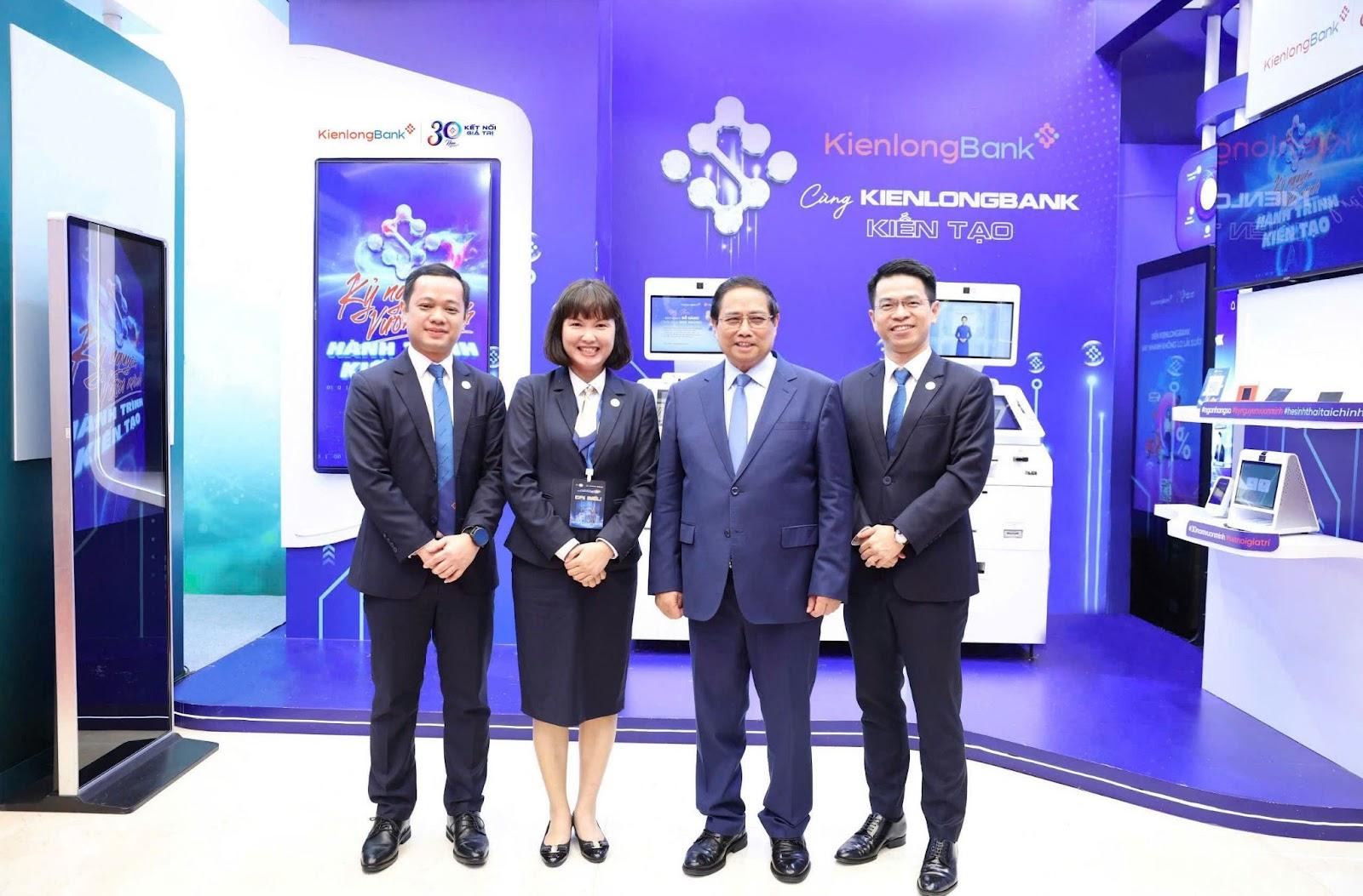 Chủ tịch KienlongBank: Giao dịch viên AI giúp ngân hàng tiếp cận người dân vùng sâu, vùng xa- Ảnh 1. Chủ tịch KienlongBank: Giao dịch viên AI giúp ngân hàng tiếp cận người dân vùng sâu, vùng xa- Ảnh 1.