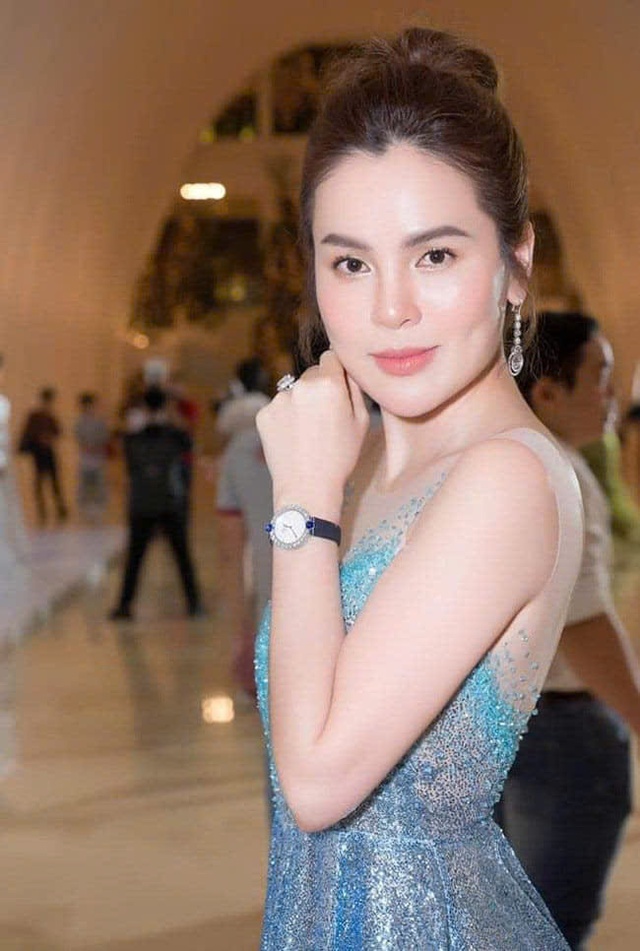 Hoa hậu Việt vướng tin mang thai giả: Chồng bị đồn thổi về giới tính, đang sống biệt thự 200 tỷ- Ảnh 3. Hoa hậu Việt vướng tin mang thai giả: Chồng bị đồn thổi về giới tính, đang sống biệt thự 200 tỷ- Ảnh 3.
