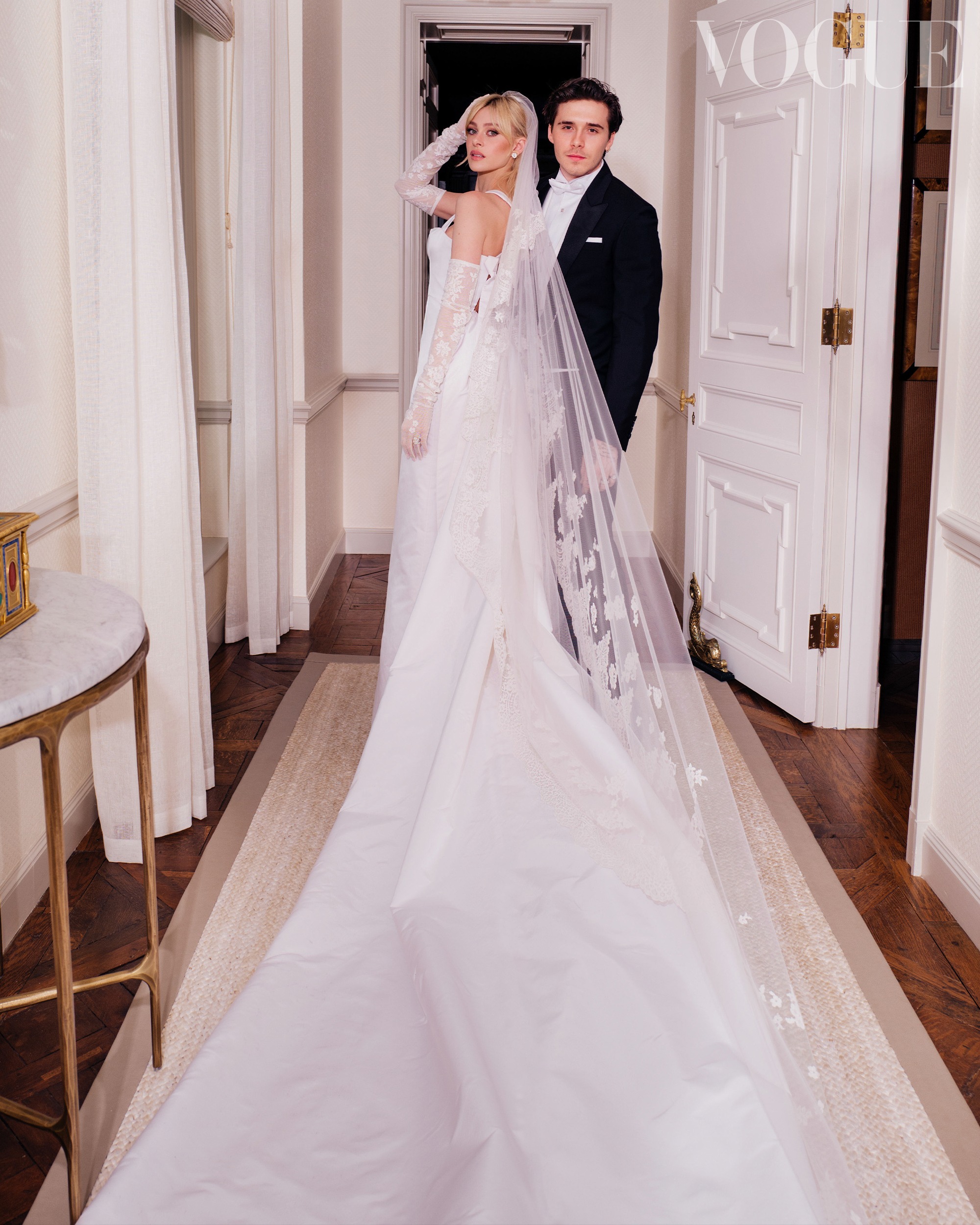 Victoria Beckham bắt tay "mẹ chồng hụt" của dâu trưởng bất trị, sóng gió gia tộc sắp được dẹp yên?- Ảnh 3. Victoria Beckham bắt tay "mẹ chồng hụt" của dâu trưởng bất trị, sóng gió gia tộc sắp được dẹp yên?- Ảnh 3.