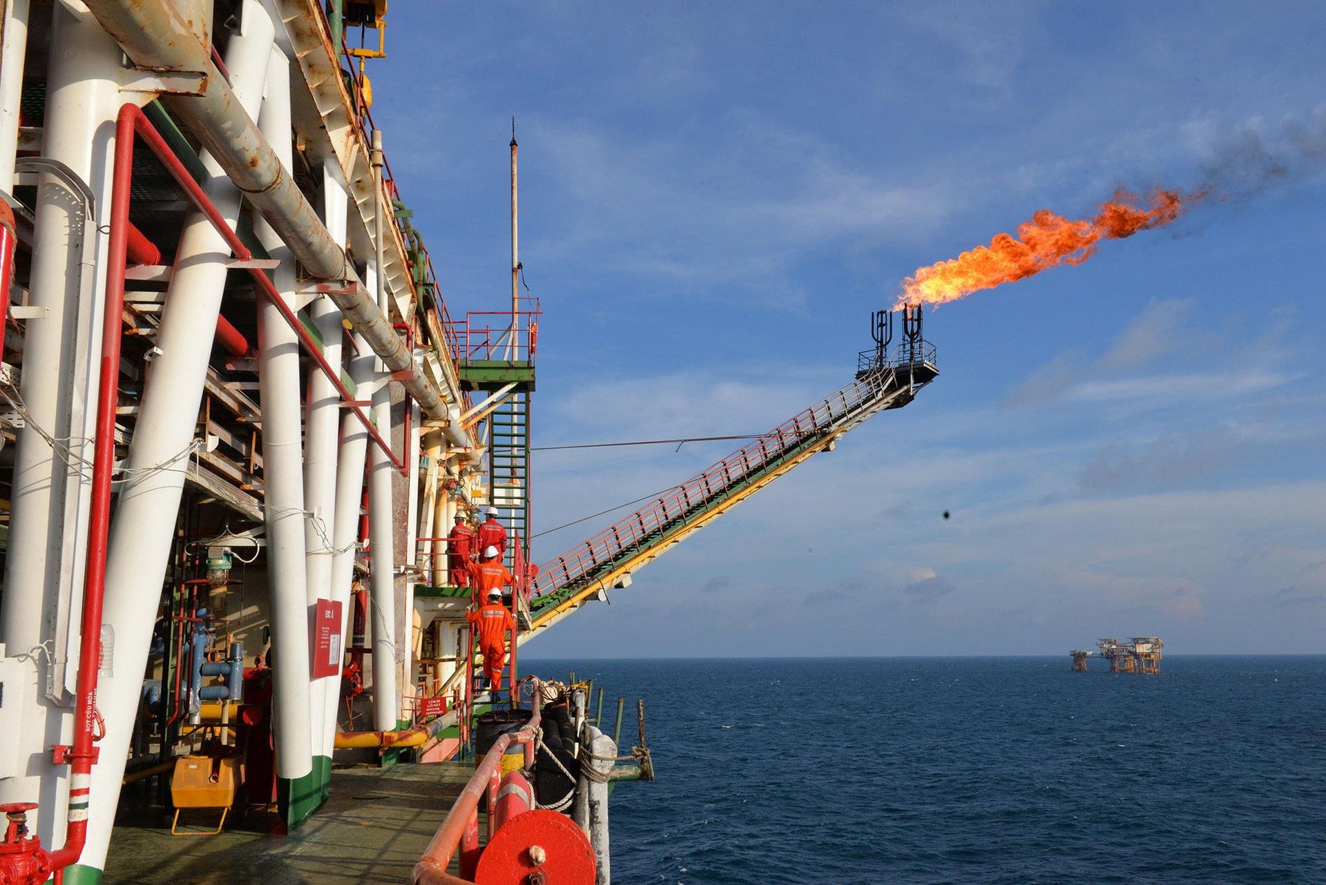 Vietsovpetro muốn đầu tư hơn 12,5 nghìn tỷ đồng, khai thác 53 giếng mới tại mỏ dầu lớn nhất Việt Nam- Ảnh 1.