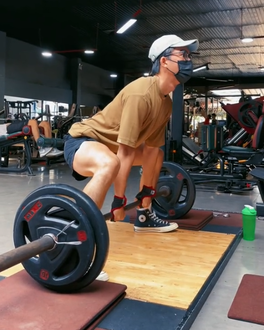 Sơn Tùng - HIEUTHUHAI đọ body gym hừng hực: Biết chọn ai đây?- Ảnh 11. Sơn Tùng - HIEUTHUHAI đọ body gym hừng hực: Biết chọn ai đây?- Ảnh 11.