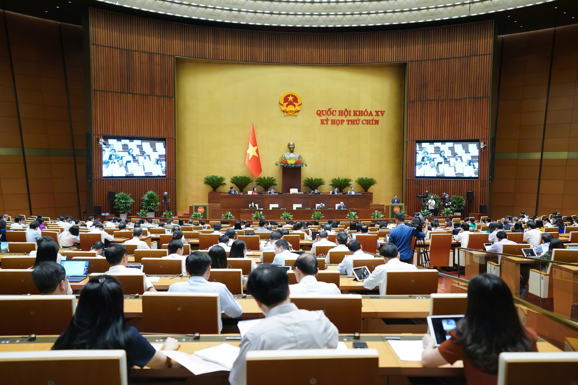 Phó Thủ tướng Hồ Đức Phớc: Nên áp dụng thuế khoán đối với hộ kinh doanh, buôn bán nhỏ, doanh thu dưới 1 tỷ đồng- Ảnh 3. Phó Thủ tướng Hồ Đức Phớc: Nên áp dụng thuế khoán đối với hộ kinh doanh, buôn bán nhỏ, doanh thu dưới 1 tỷ đồng- Ảnh 3.
