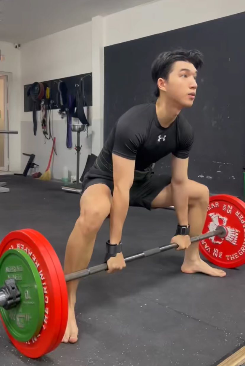 Sơn Tùng - HIEUTHUHAI đọ body gym hừng hực: Biết chọn ai đây?- Ảnh 15. Sơn Tùng - HIEUTHUHAI đọ body gym hừng hực: Biết chọn ai đây?- Ảnh 15.