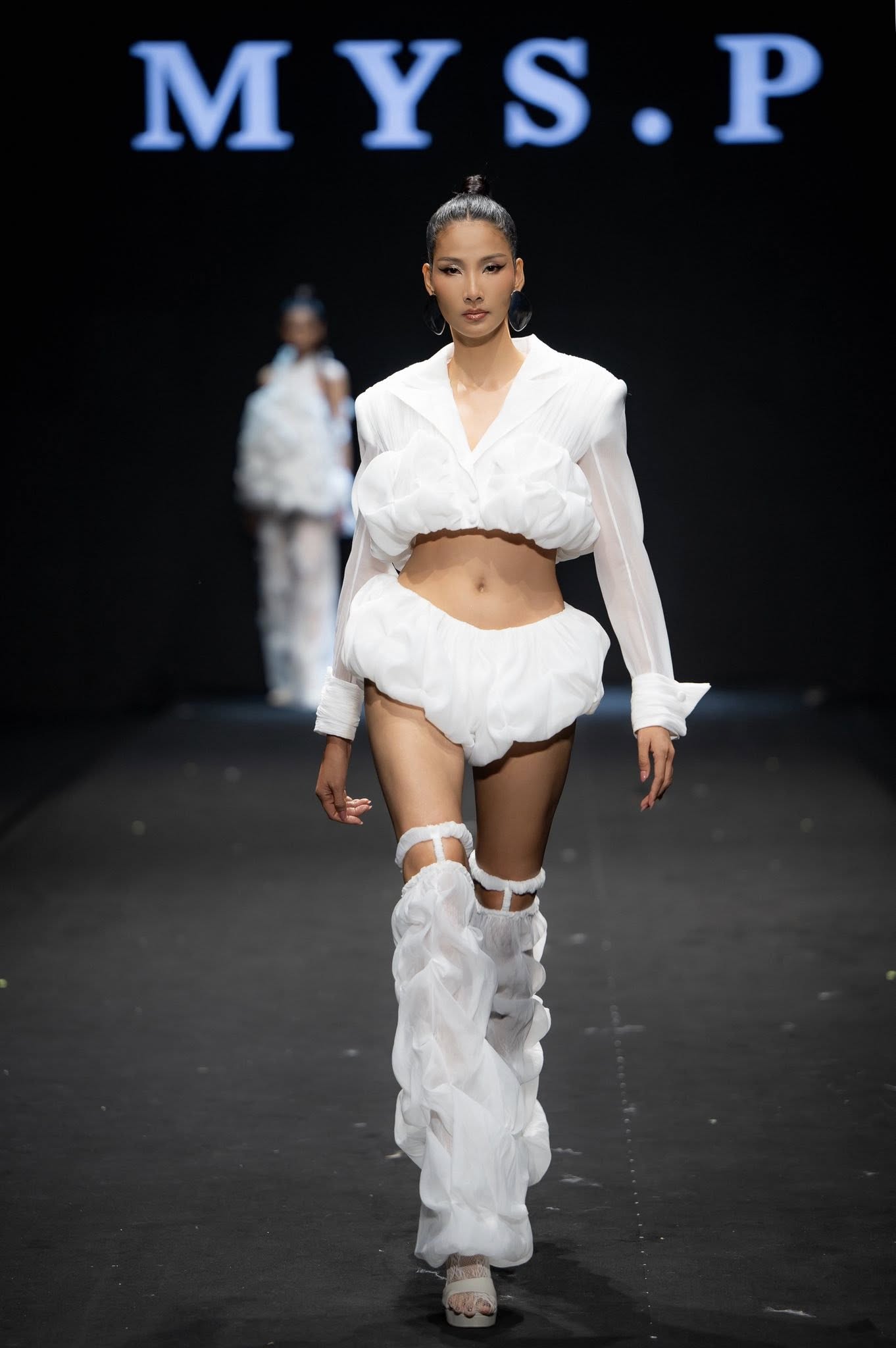 Á hậu Việt sở hữu biệt thự từ Thanh Hóa tới TP.HCM, đau "chết đi sống lại" khi chia tay bạn trai- Ảnh 1.