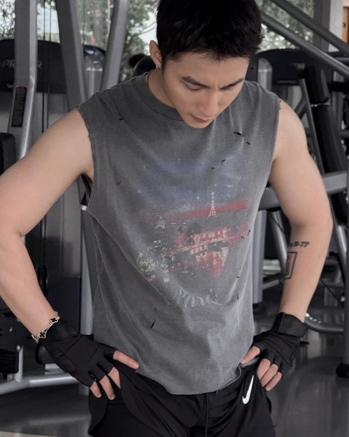 Sơn Tùng - HIEUTHUHAI đọ body gym hừng hực: Biết chọn ai đây?- Ảnh 9. Sơn Tùng - HIEUTHUHAI đọ body gym hừng hực: Biết chọn ai đây?- Ảnh 9.