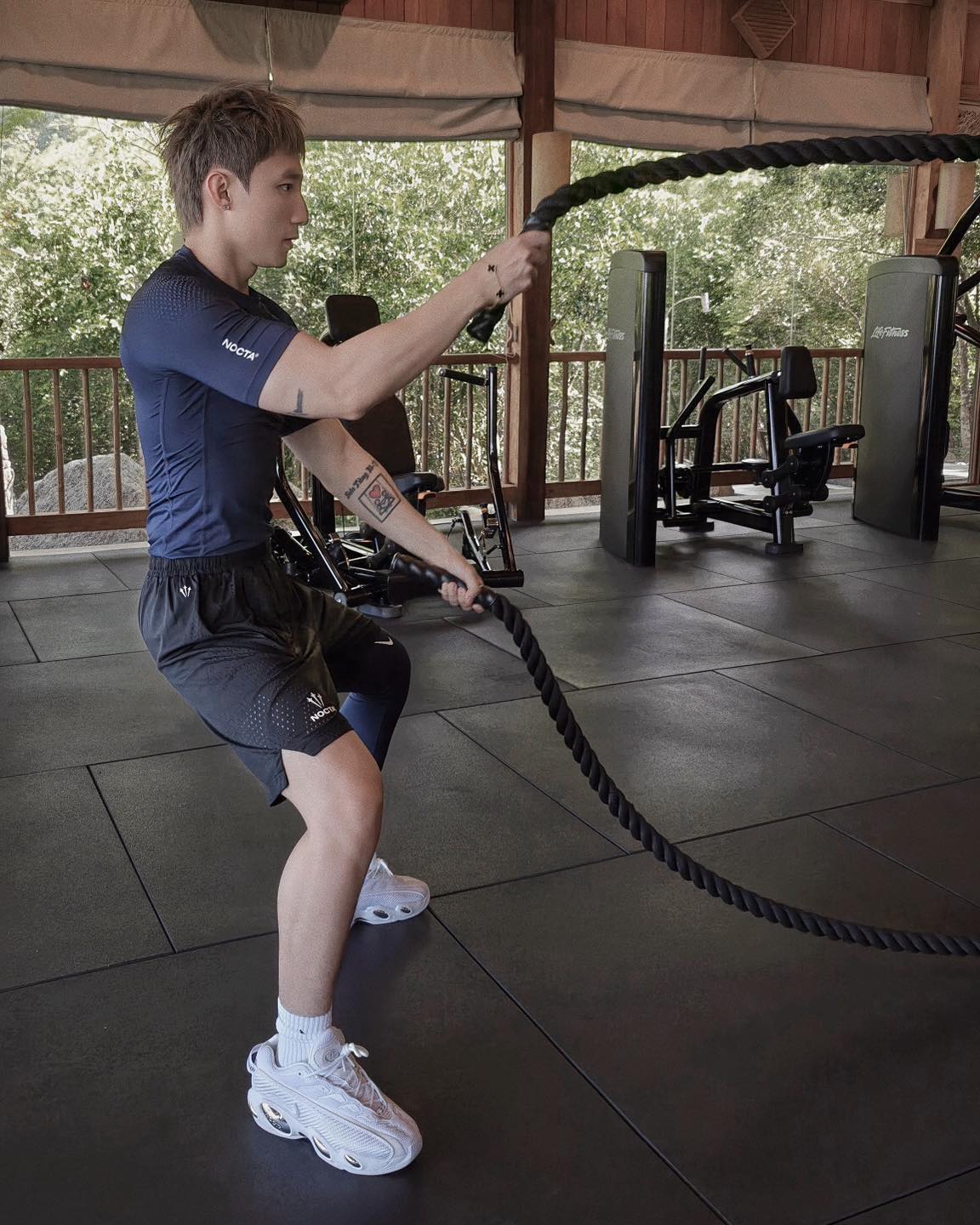 Sơn Tùng - HIEUTHUHAI đọ body gym hừng hực: Biết chọn ai đây?- Ảnh 3. Sơn Tùng - HIEUTHUHAI đọ body gym hừng hực: Biết chọn ai đây?- Ảnh 3.