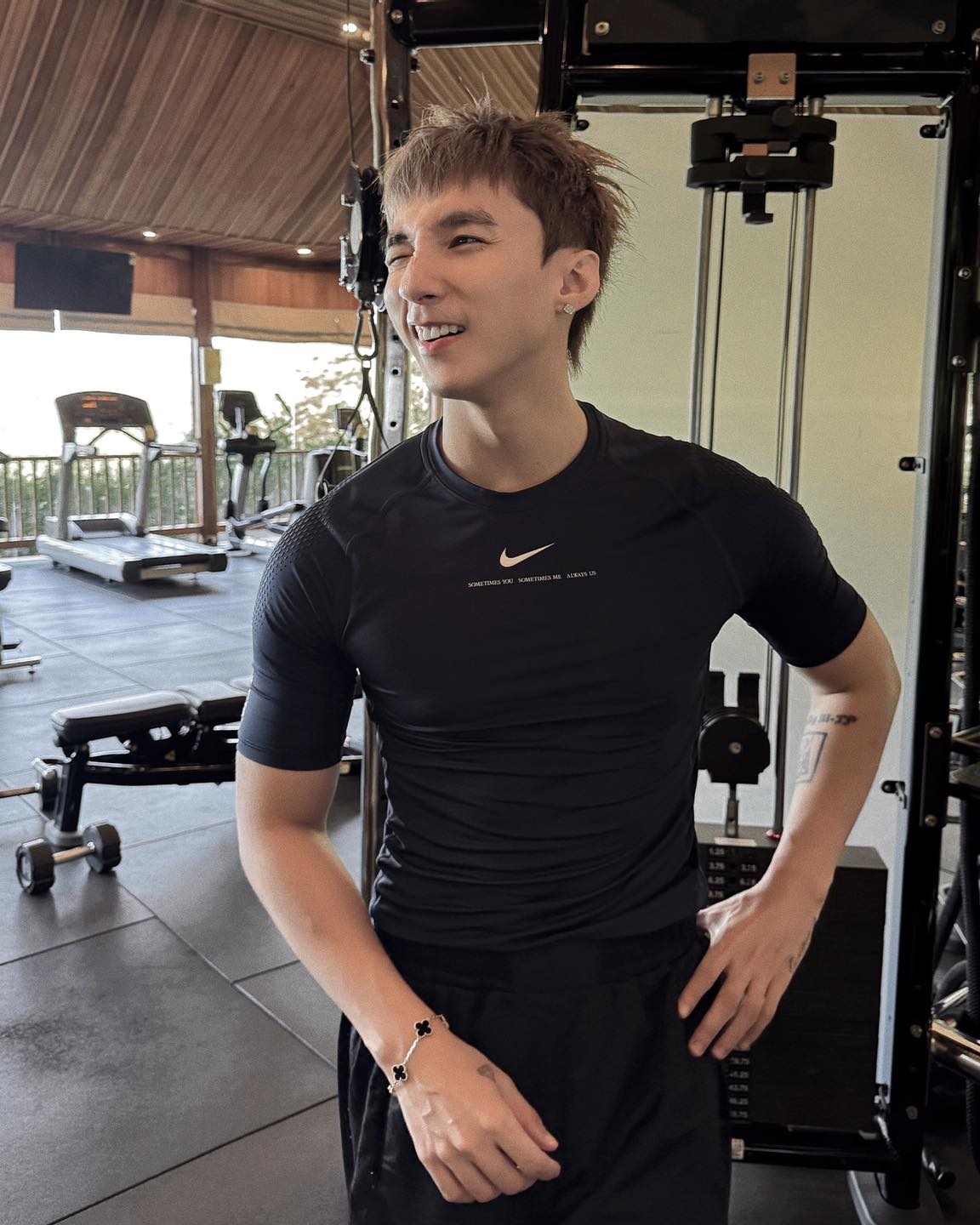 Sơn Tùng - HIEUTHUHAI đọ body gym hừng hực: Biết chọn ai đây?- Ảnh 6. Sơn Tùng - HIEUTHUHAI đọ body gym hừng hực: Biết chọn ai đây?- Ảnh 6.
