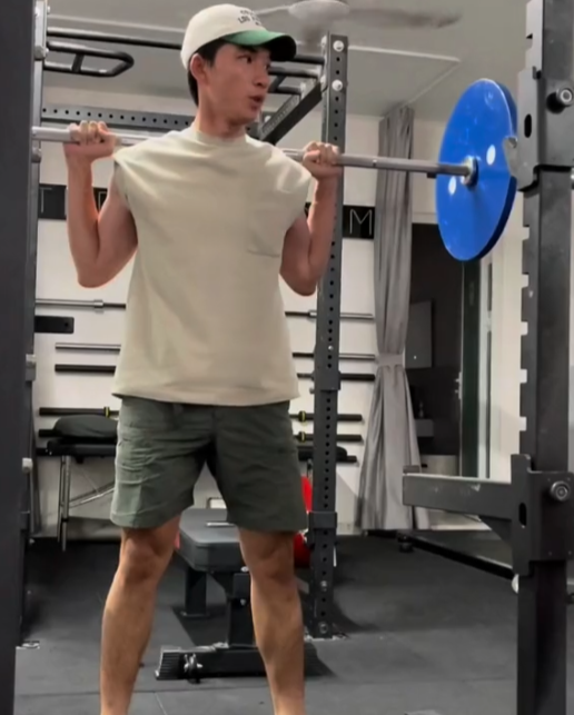 Sơn Tùng - HIEUTHUHAI đọ body gym hừng hực: Biết chọn ai đây?- Ảnh 13. Sơn Tùng - HIEUTHUHAI đọ body gym hừng hực: Biết chọn ai đây?- Ảnh 13.
