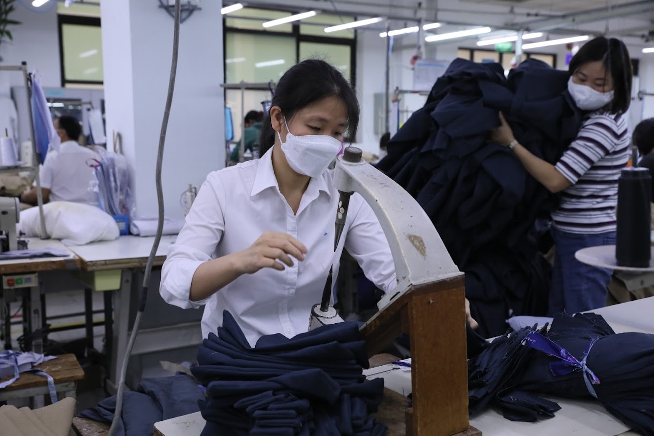 Dệt may khởi sắc rõ nét- Ảnh 1. Dệt may khởi sắc rõ nét- Ảnh 1.