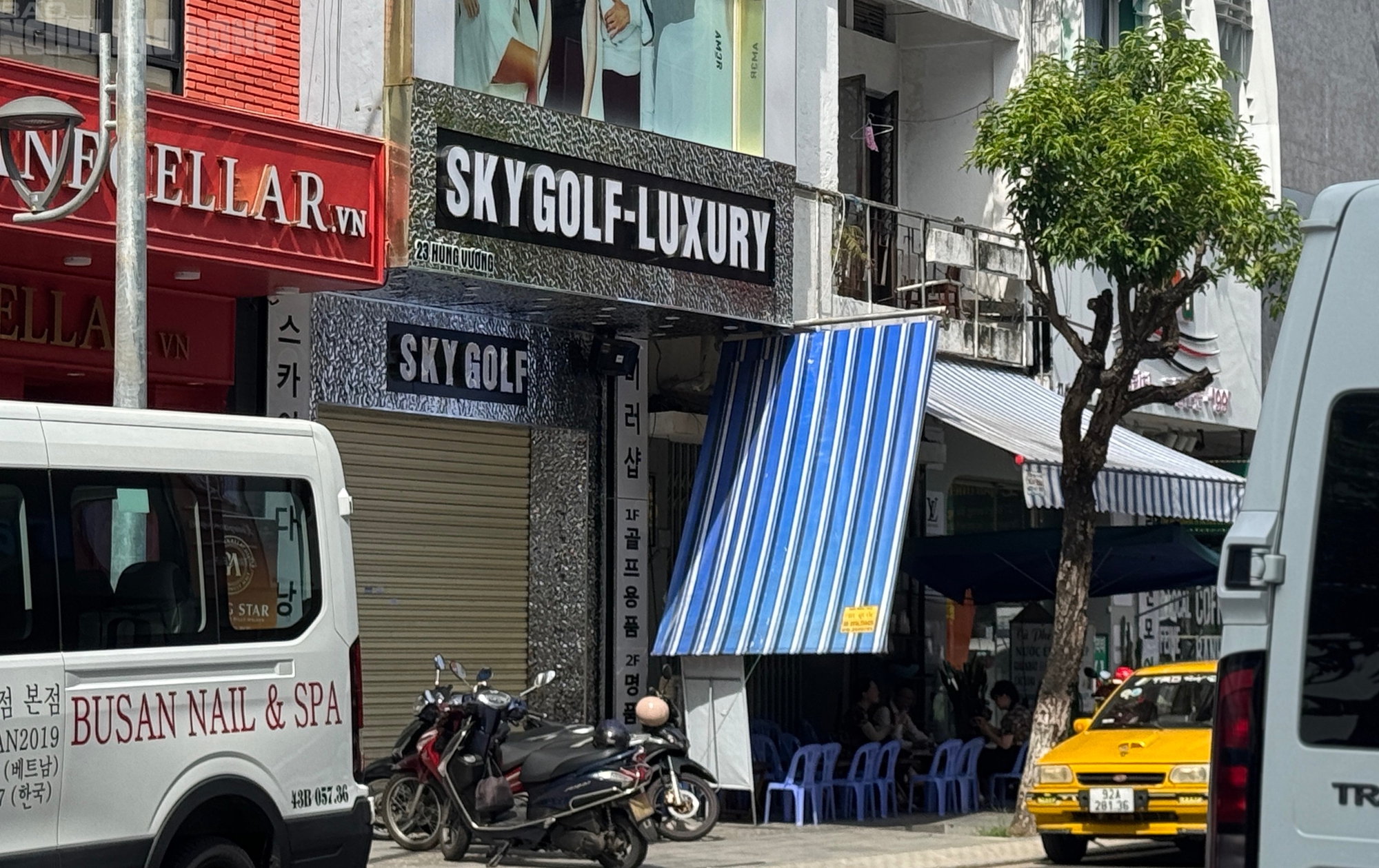 Cảnh tượng khó tin tại tuyến phố du lịch Đà Nẵng- Ảnh 4. Cảnh tượng khó tin tại tuyến phố du lịch Đà Nẵng- Ảnh 4.