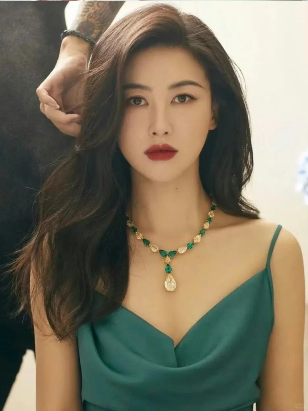 Không phải tự nhiên Chu Châu lọt top phụ nữ đẹp nhất thế giới suốt 8 năm: Bí mật nằm ở nét tướng "phú quý song toàn"?- Ảnh 2. Không phải tự nhiên Chu Châu lọt top phụ nữ đẹp nhất thế giới suốt 8 năm: Bí mật nằm ở nét tướng "phú quý song toàn"?- Ảnh 2.