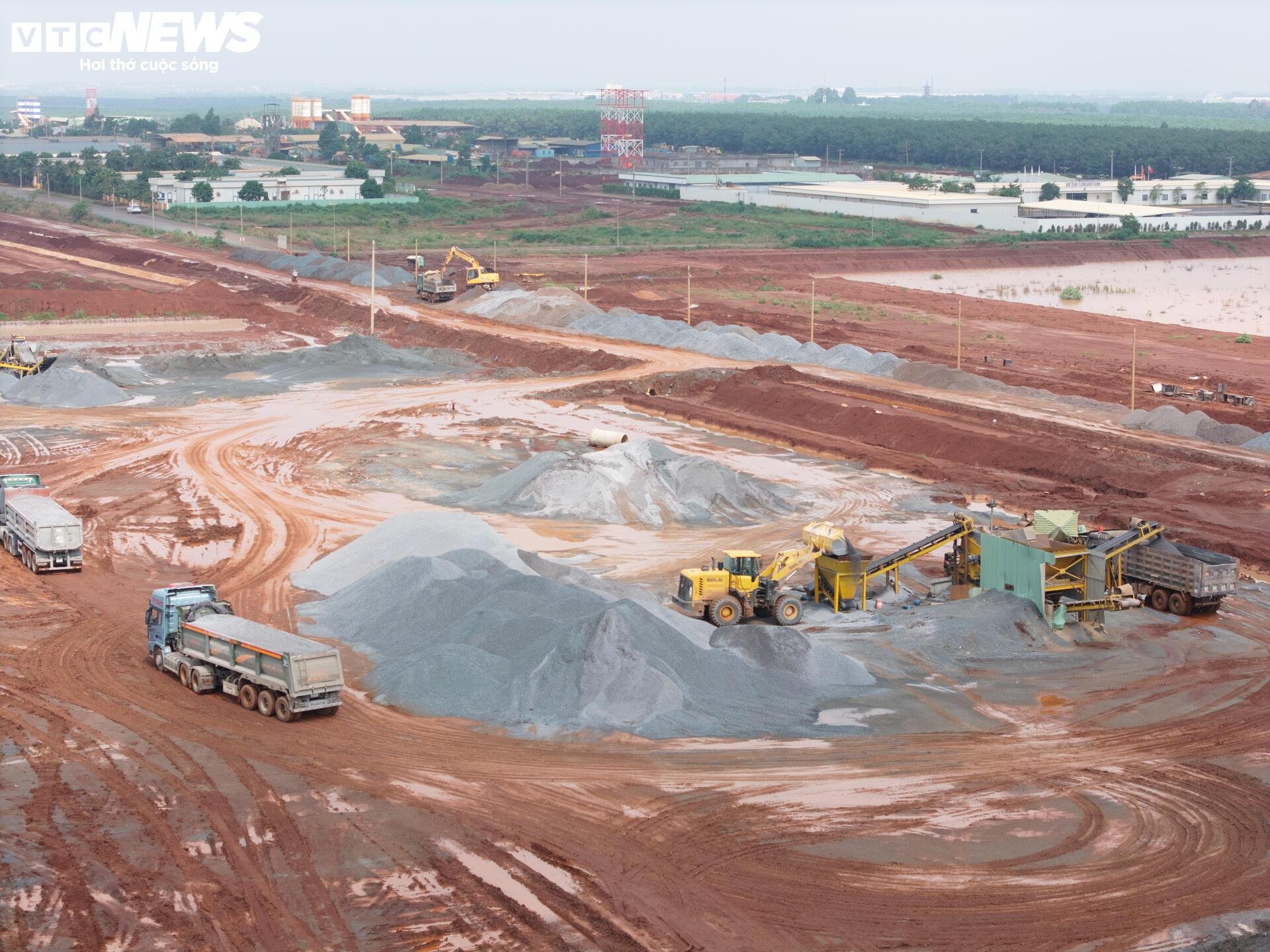 Tấp nập thi công đường băng số 2 tại siêu dự án sân bay Long Thành- Ảnh 5. Tấp nập thi công đường băng số 2 tại siêu dự án sân bay Long Thành- Ảnh 5.