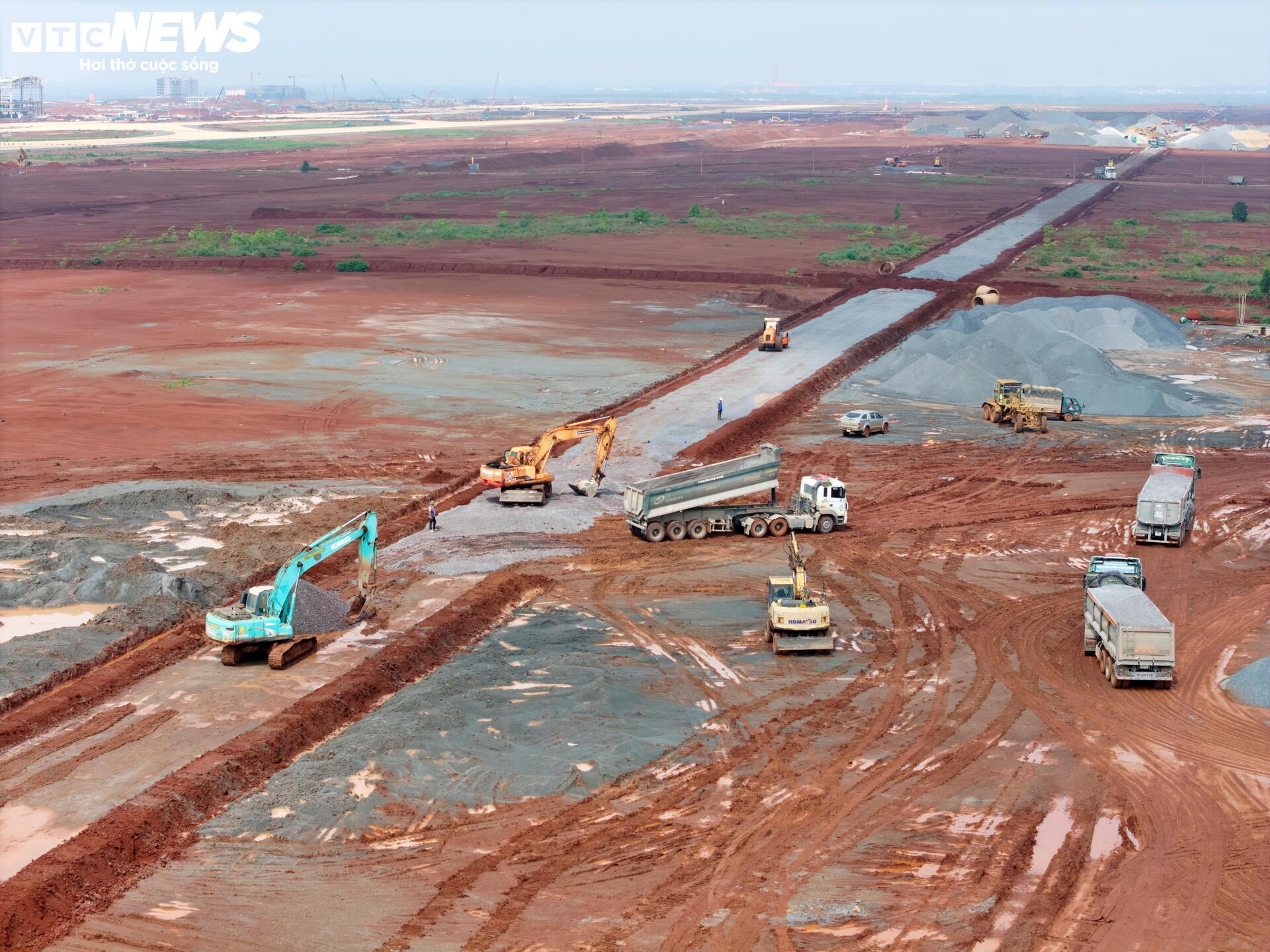 Tấp nập thi công đường băng số 2 tại siêu dự án sân bay Long Thành- Ảnh 2. Tấp nập thi công đường băng số 2 tại siêu dự án sân bay Long Thành- Ảnh 2.