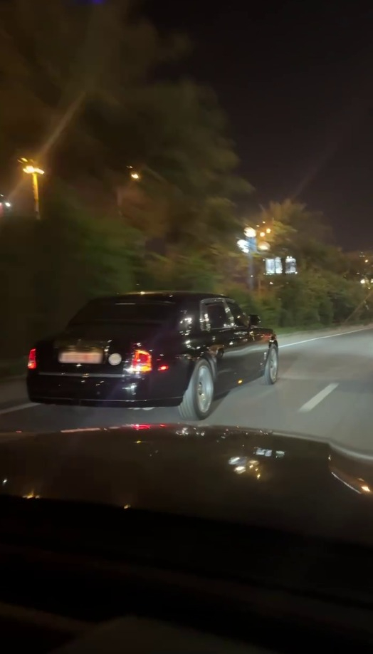 Soi siêu xe đón G-Dragon tại sân bay Nội Bài, là Rolls-Royce Phantom, giá khoảng 60 tỷ!- Ảnh 4. Soi siêu xe đón G-Dragon tại sân bay Nội Bài, là Rolls-Royce Phantom, giá khoảng 60 tỷ!- Ảnh 4.