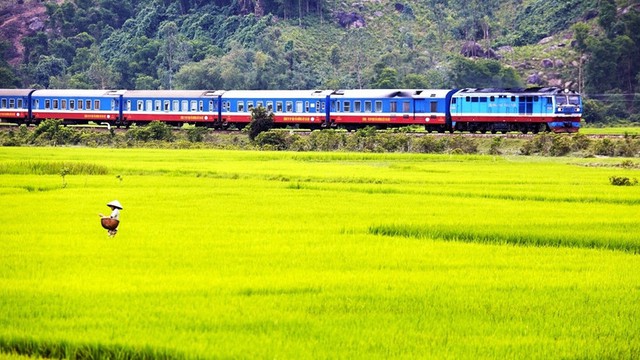 Chuyến tàu dài nhất Việt Nam là "chuyến tàu đẹp nhất hành tinh", du khách nhận xét: Phải đi 1 lần trong đời!- Ảnh 4. Chuyến tàu dài nhất Việt Nam là "chuyến tàu đẹp nhất hành tinh", du khách nhận xét: Phải đi 1 lần trong đời!- Ảnh 4.