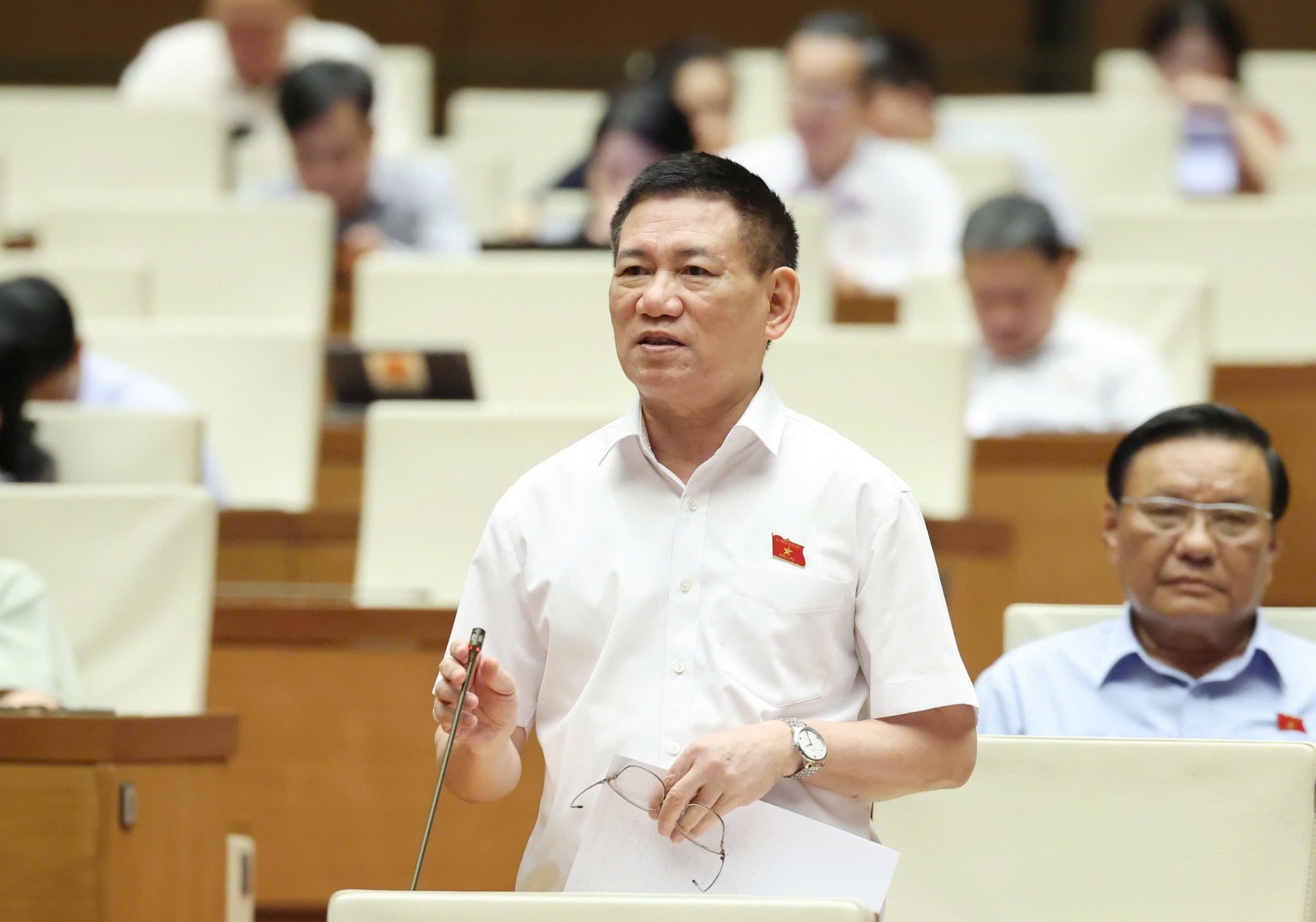 Phó Thủ tướng Hồ Đức Phớc: Nên áp dụng thuế khoán đối với hộ kinh doanh, buôn bán nhỏ, doanh thu dưới 1 tỷ đồng- Ảnh 4. Phó Thủ tướng Hồ Đức Phớc: Nên áp dụng thuế khoán đối với hộ kinh doanh, buôn bán nhỏ, doanh thu dưới 1 tỷ đồng- Ảnh 4.