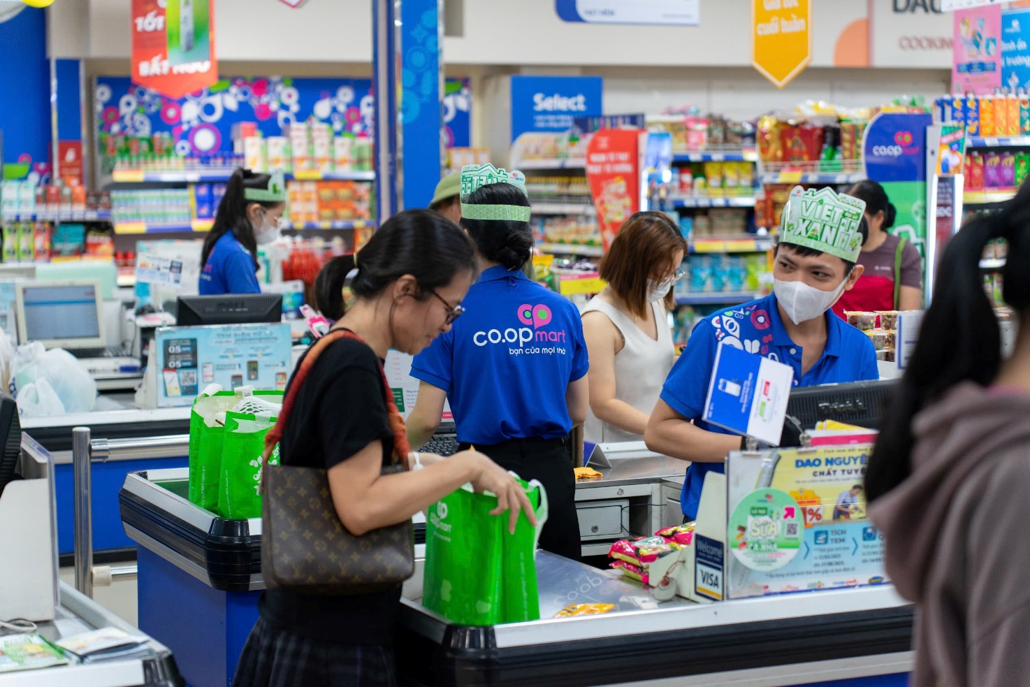 Hàng ngàn gia đình Việt đến Co.opmart trải nghiệm đại sứ xanh- Ảnh 2.